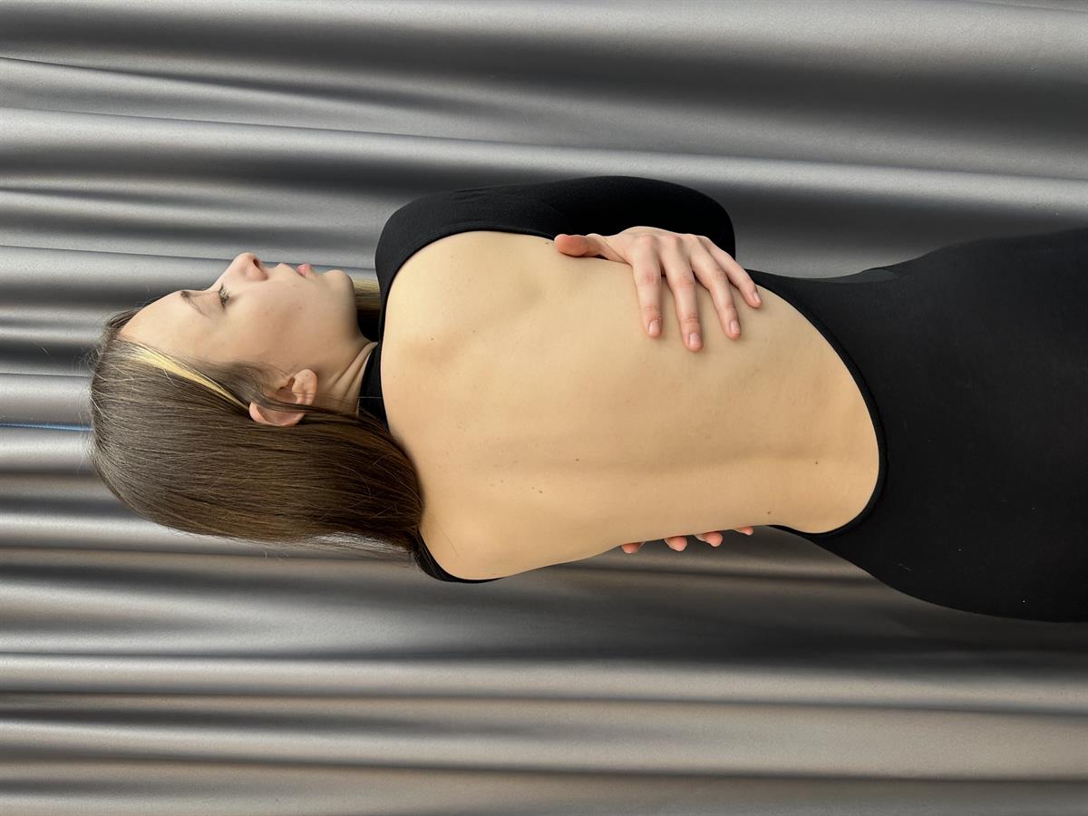 Tül Detaylı Sırt Dekolteli Penye Elbise