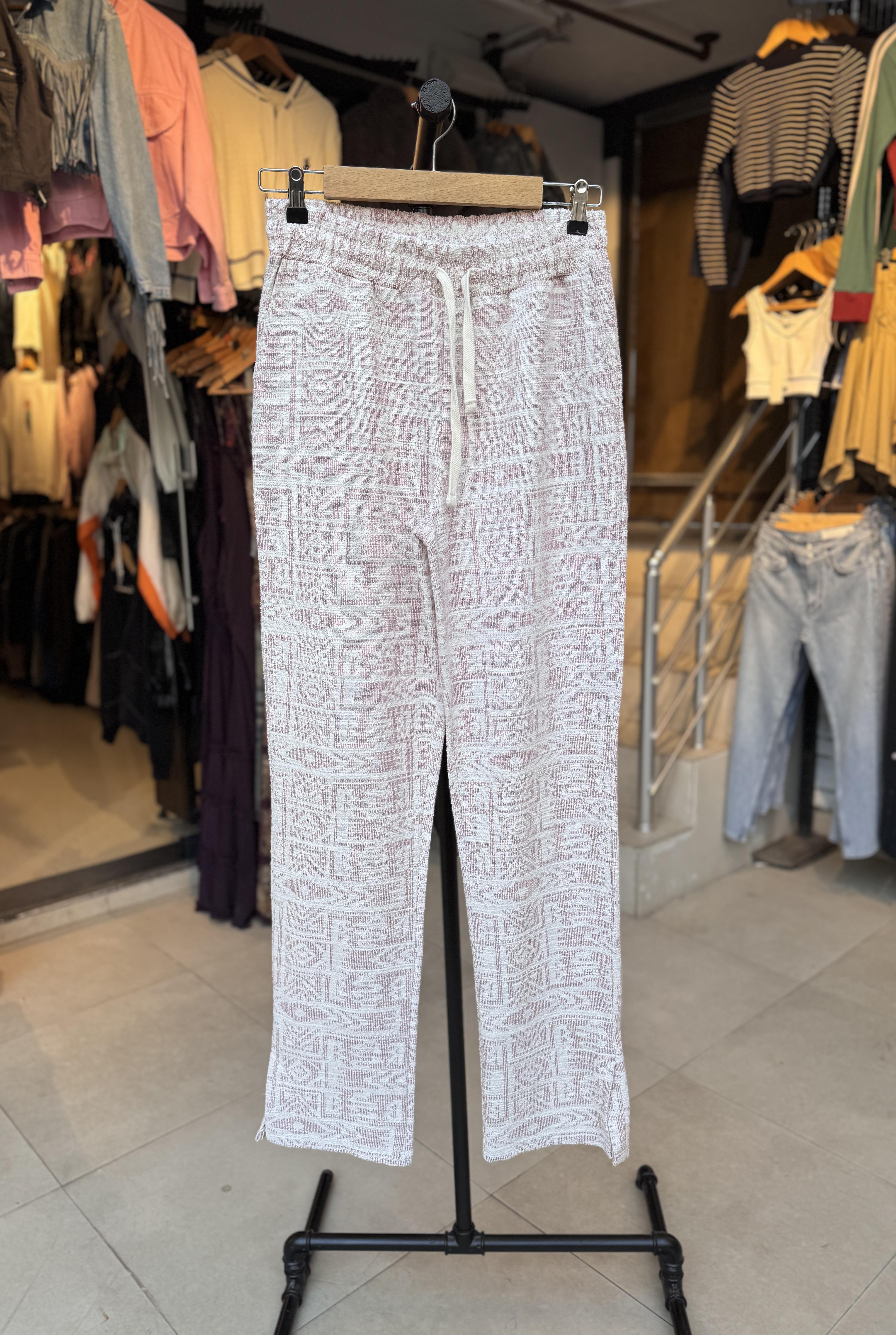 Desenli Paça Yırtmaçlı Pembe Renkli Eşofman