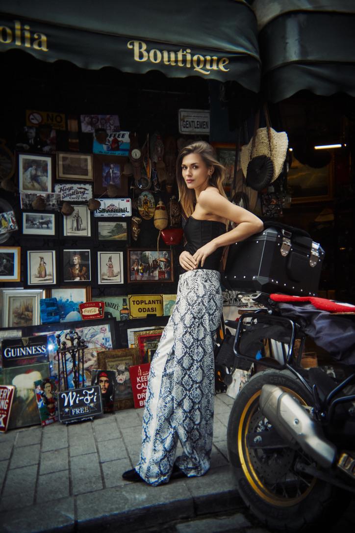 Füme Yılan Desenli Straight Fit Jean