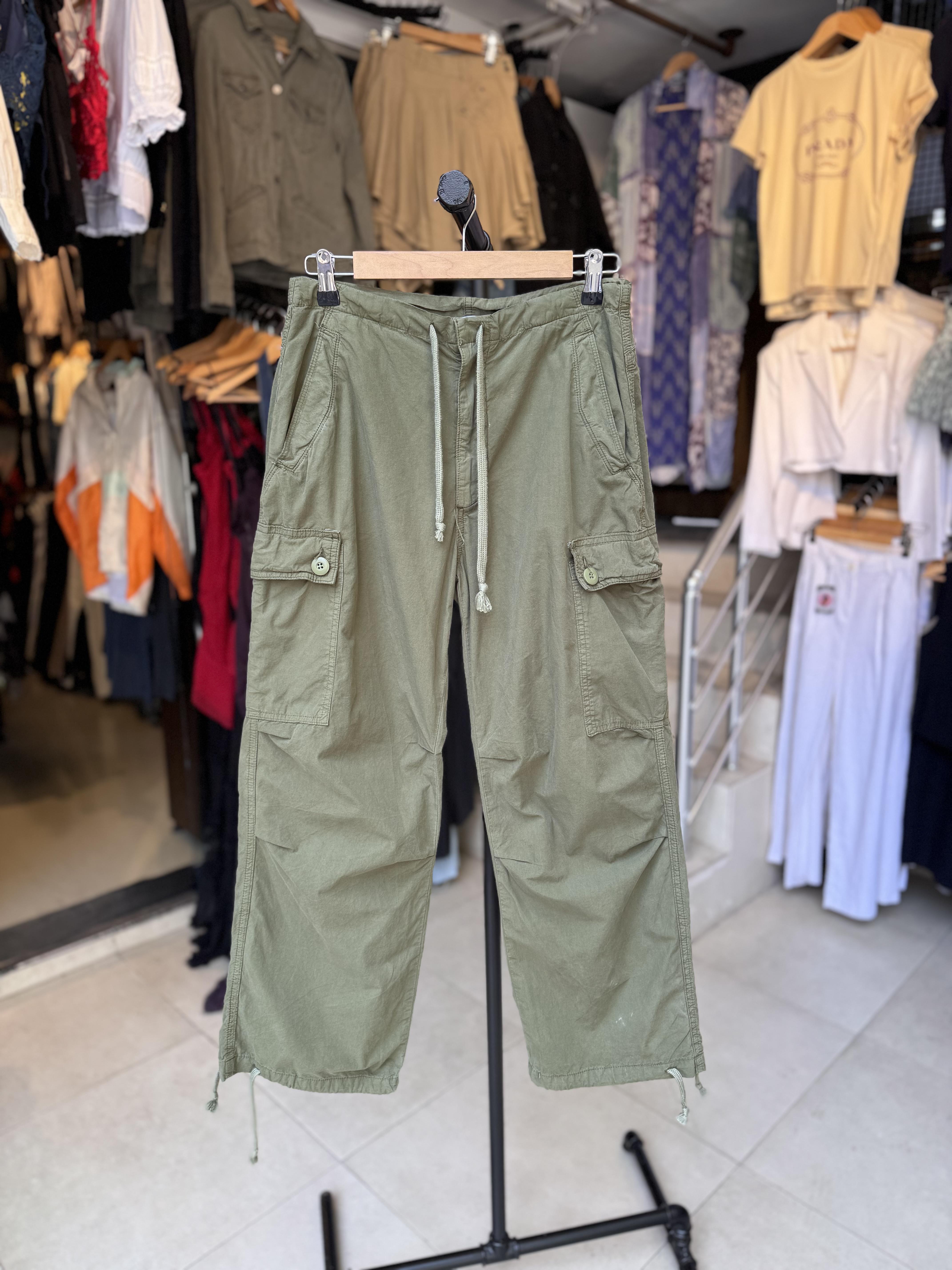 Kargo Cepli Yeşil Renk Paraşüt Pantolon