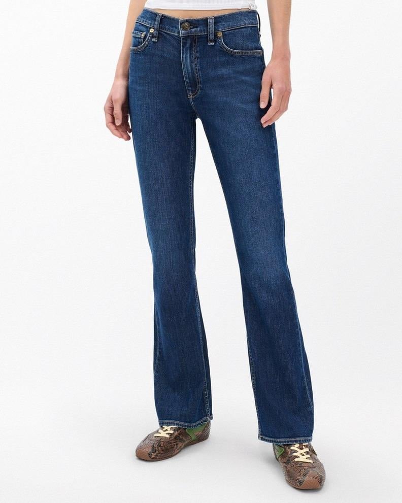 Koyu Renk Eskitme Detaylı Flare Jean