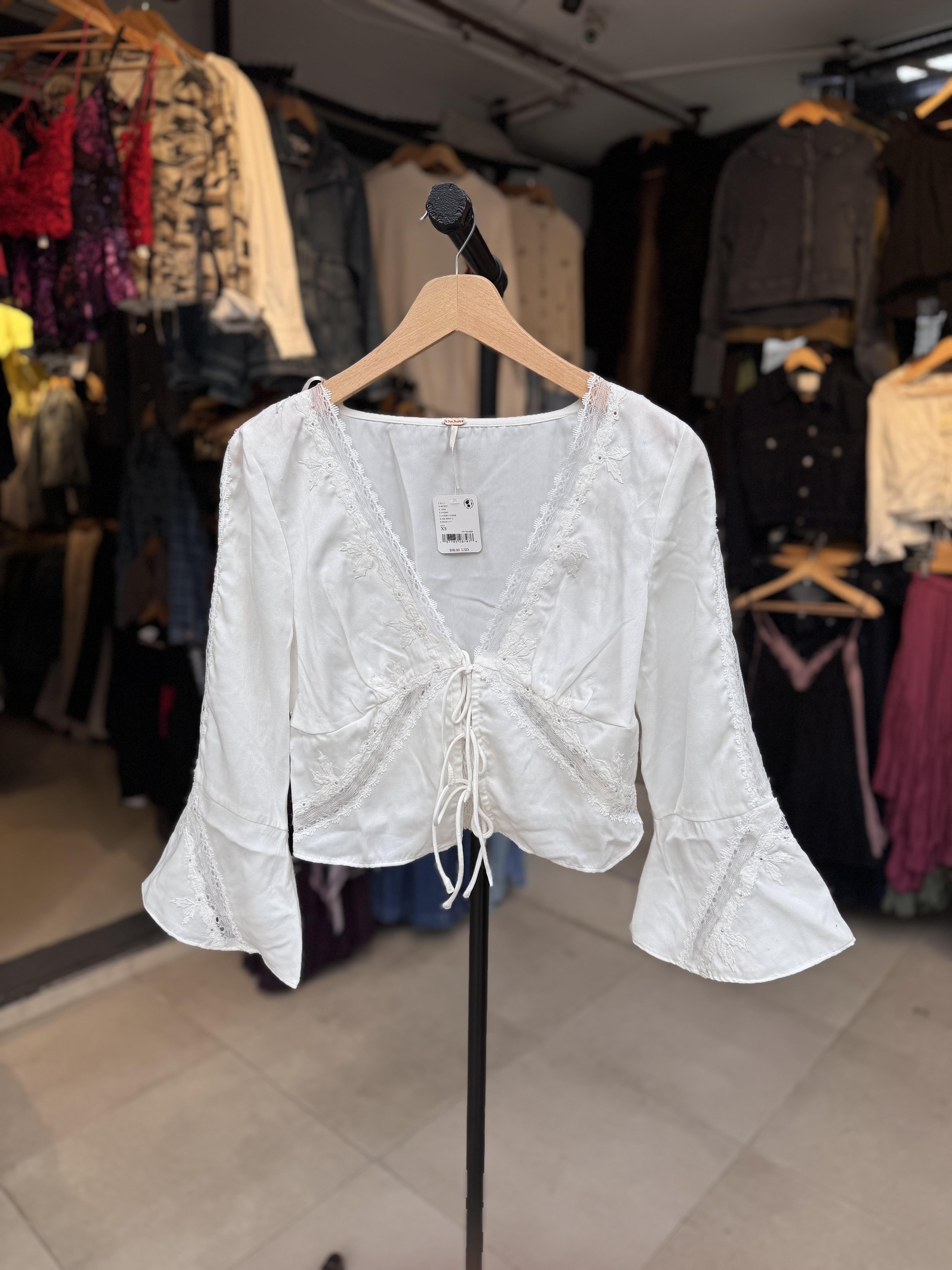 Önü Bağlamalı Beyaz İpek Saten Bluz