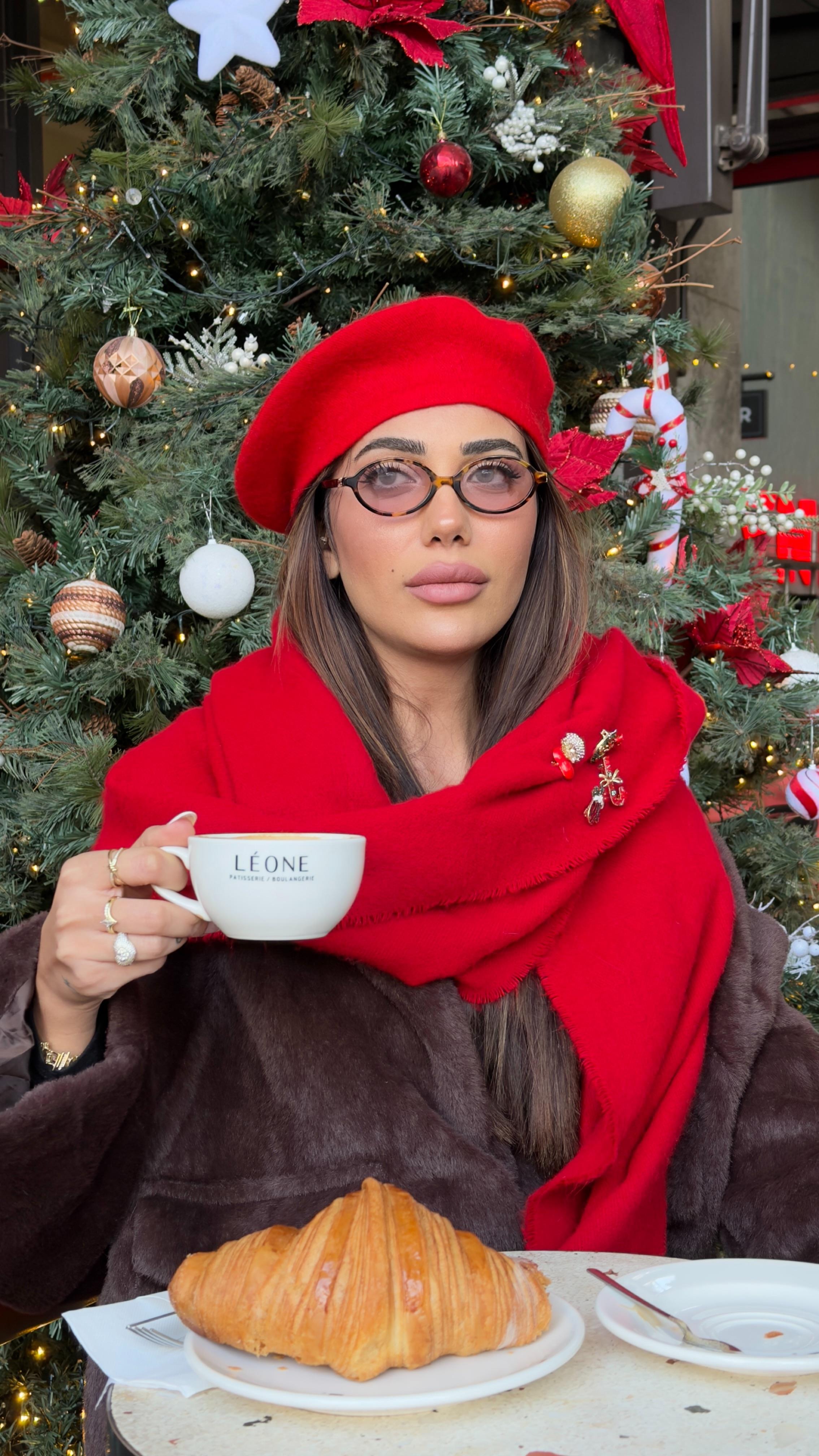 Kırmızı yumoş şal