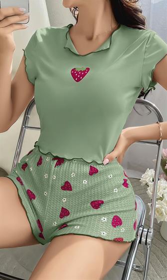Kadın Yeşil Çilek Desenli Askılı Şortlu Pijama Takım 5004