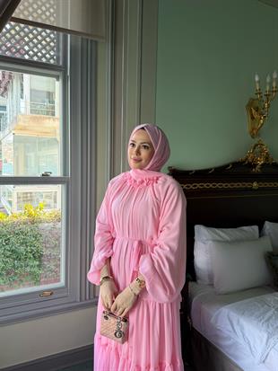 Boğazdan Çiçek Desenli Şifon Elbise Pembe