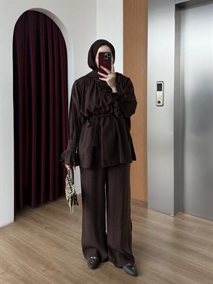 Dokulu Kuşaklı Pantolon Takım Kahverengi
