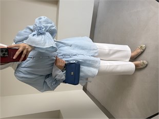 Kolu Gül Aksesuarlı Beli Bağlamalı Gömlek Mavi