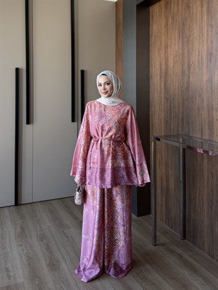 Kuşaklı Desen Baskılı Takım Pembe