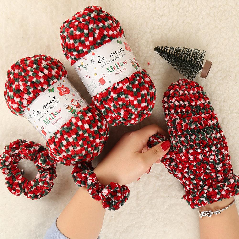 Super bulky ombre yarn with a plush velvet texture ideal for winter crafts, amigurumi, scarves, and blankets.