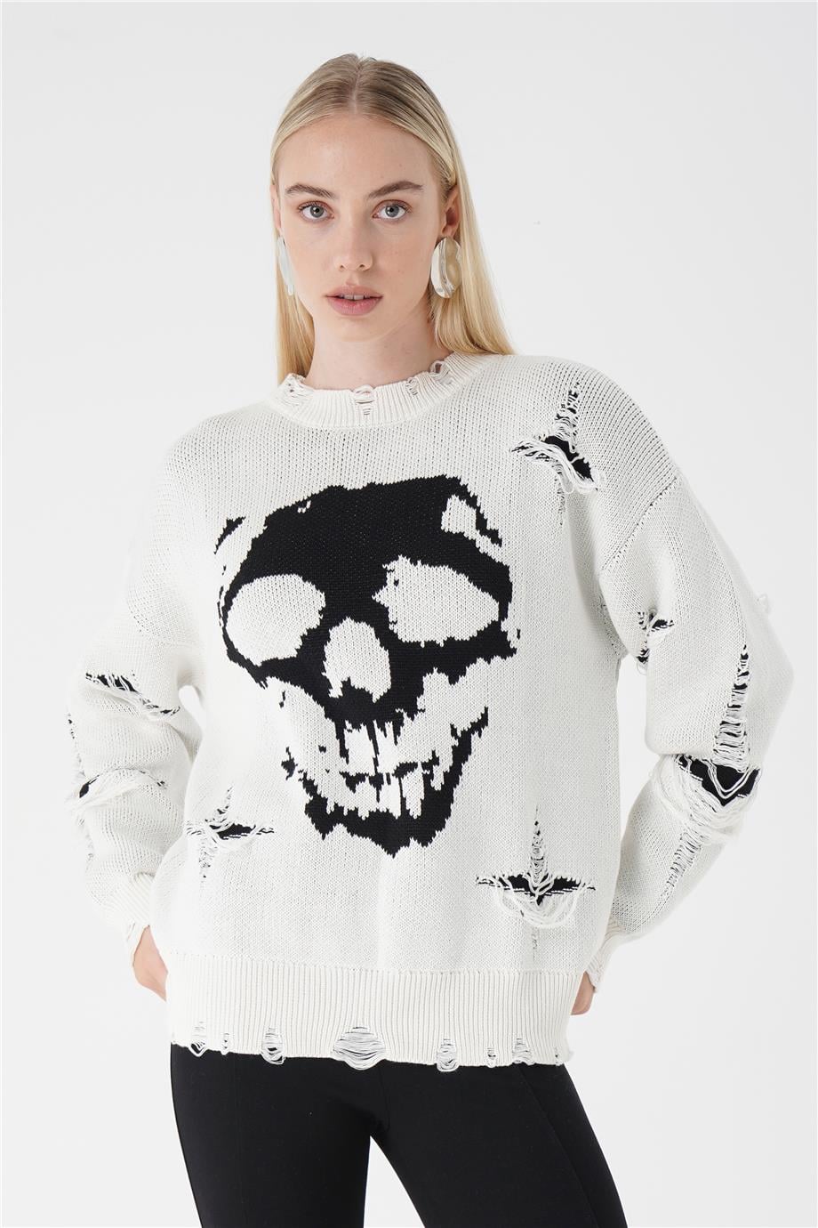 SKULL DESENLİ YIRTIK TRİKO