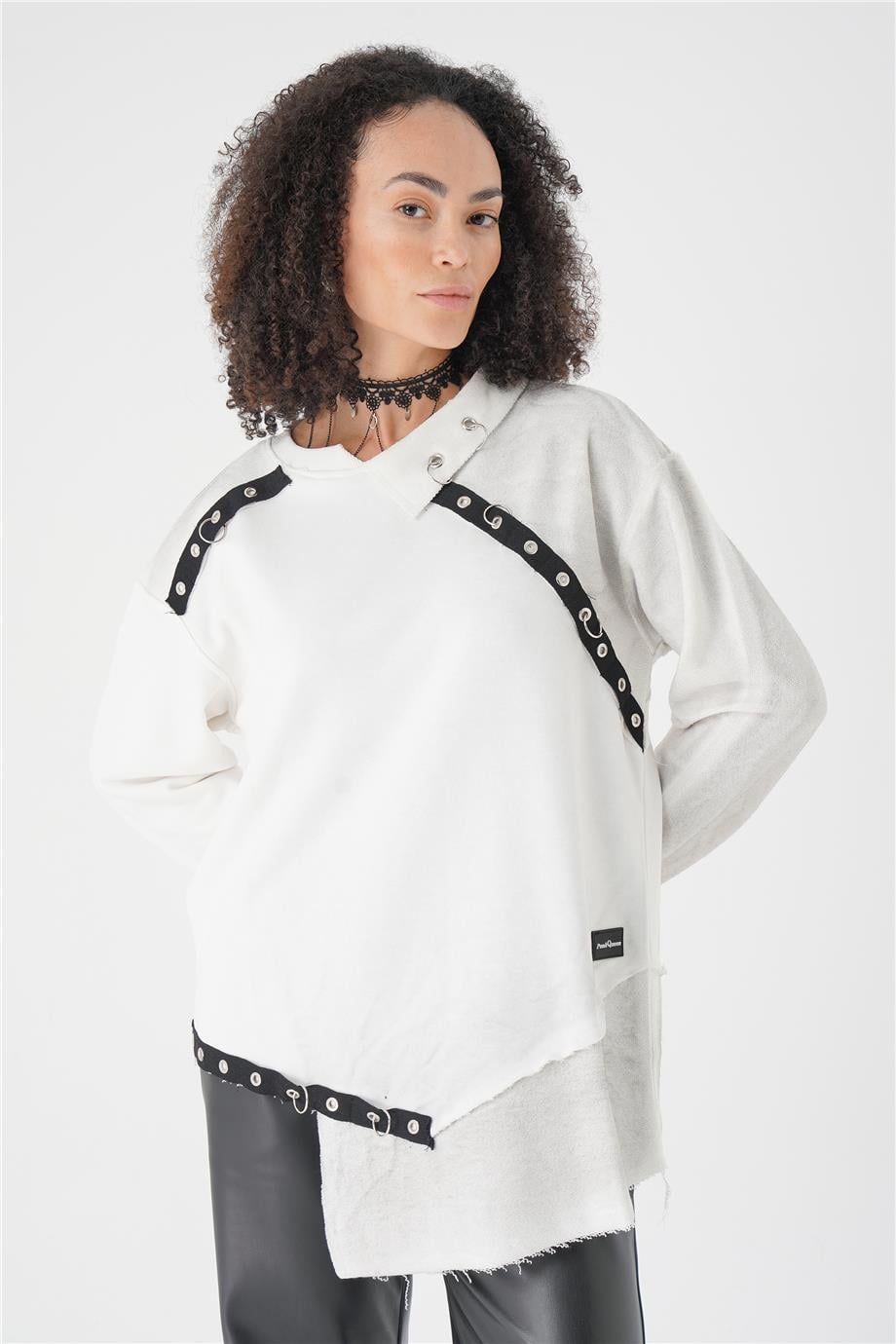 YAKA DETAYLI ASİMETRİK SWEAT