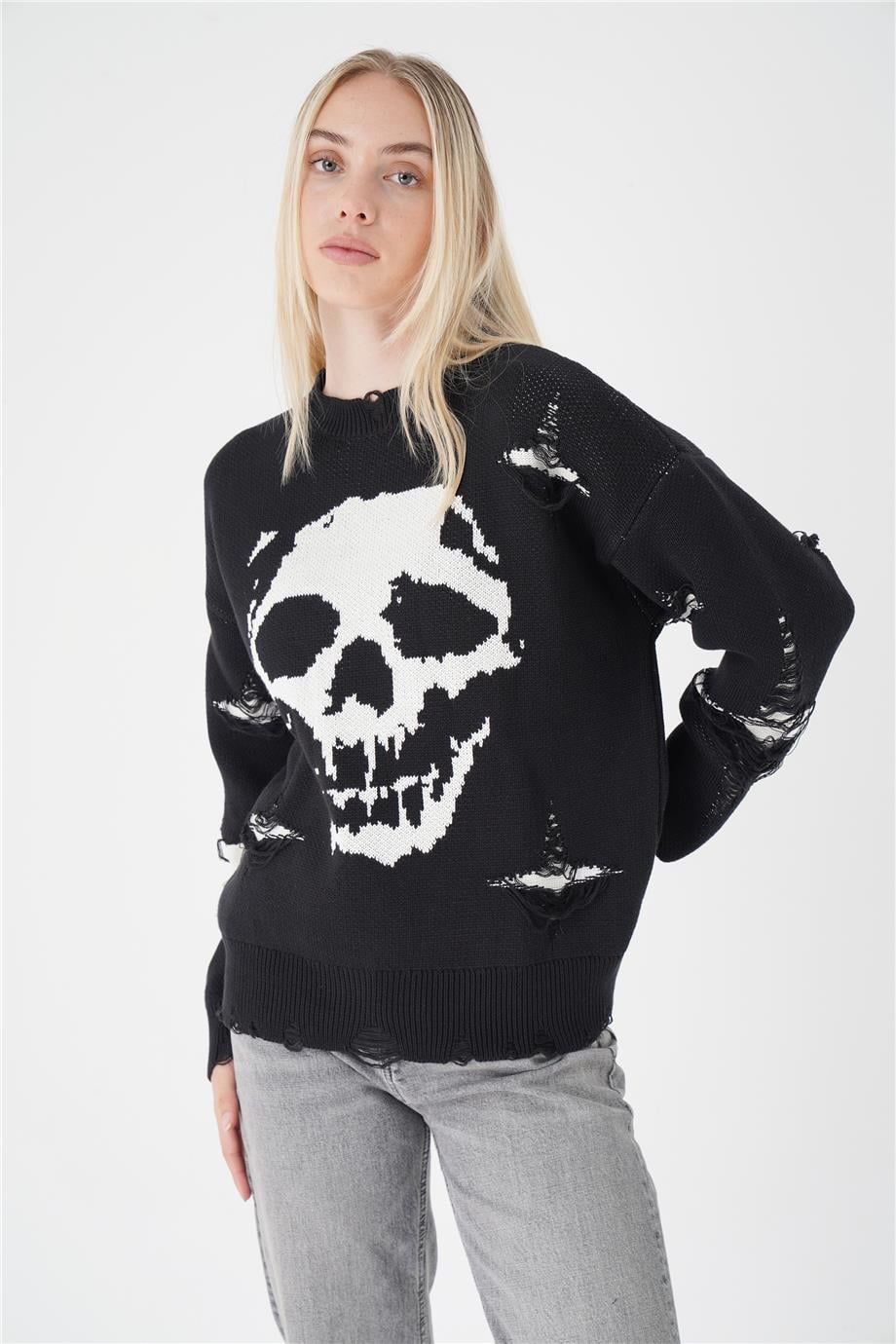 SKULL DESENLİ YIRTIK TRİKO
