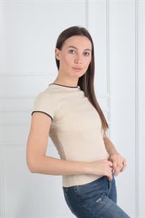 Md Kontrast Biyeli Bej Tişört
