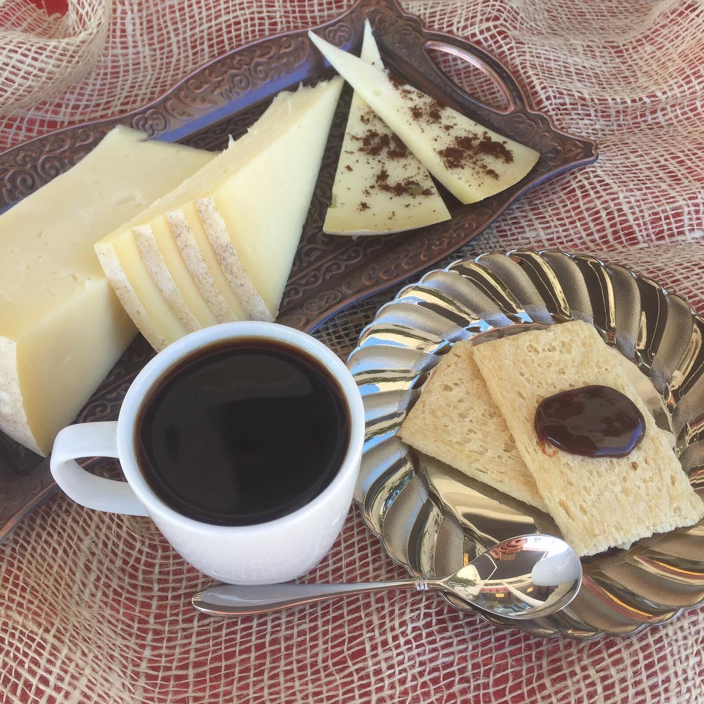 Keyif Serisi – Dilimli Eski Kaşar Peyniri 200 gr – (Koyun Sütü Ağırlıklı)