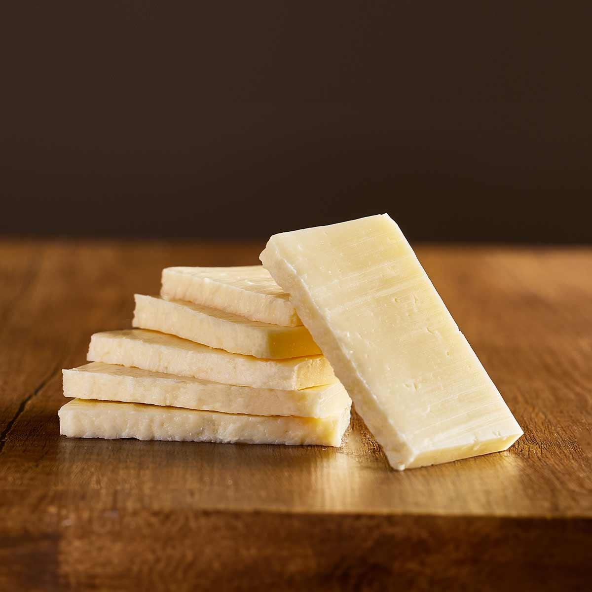 Keyif Serisi – Dilimli İzmir Tulum Peyniri 500 gr – Olgunlaştırılmış, İnek Sütü