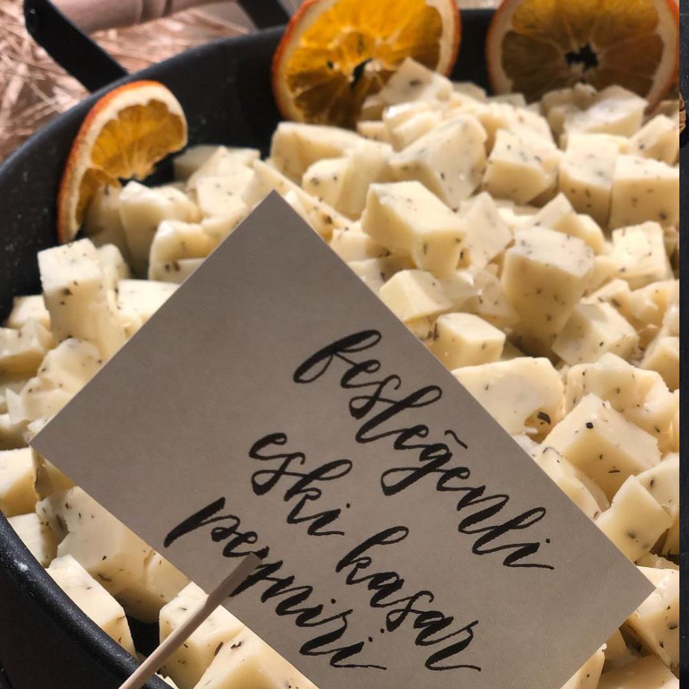 Keyif Serisi – Firuze Fesleğenli Eski Kaşar Peyniri 200 gr – Dinlendirilmiş