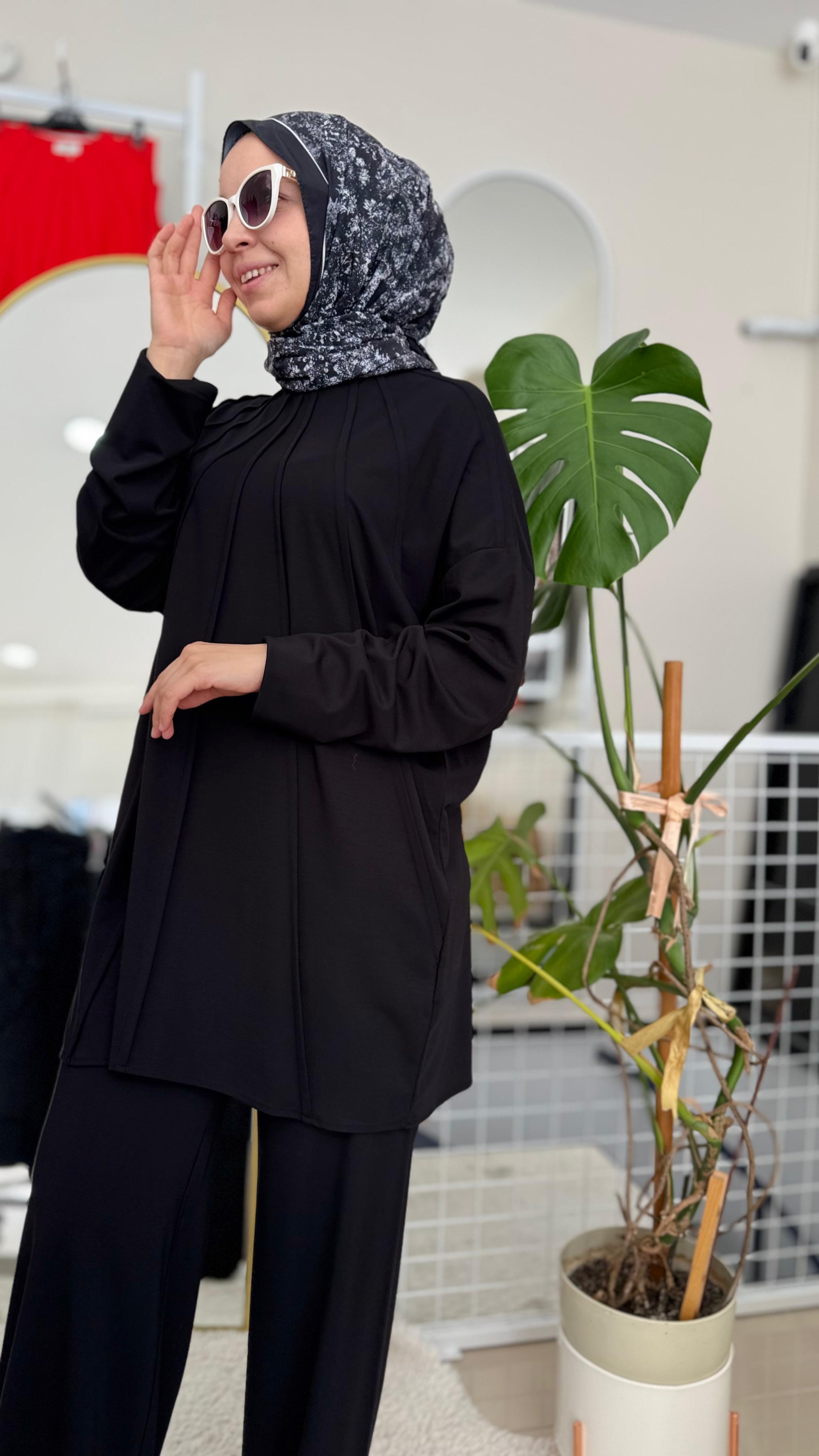 SİYAH NERVÜRLÜ TIĞ TRİKO TAKIM