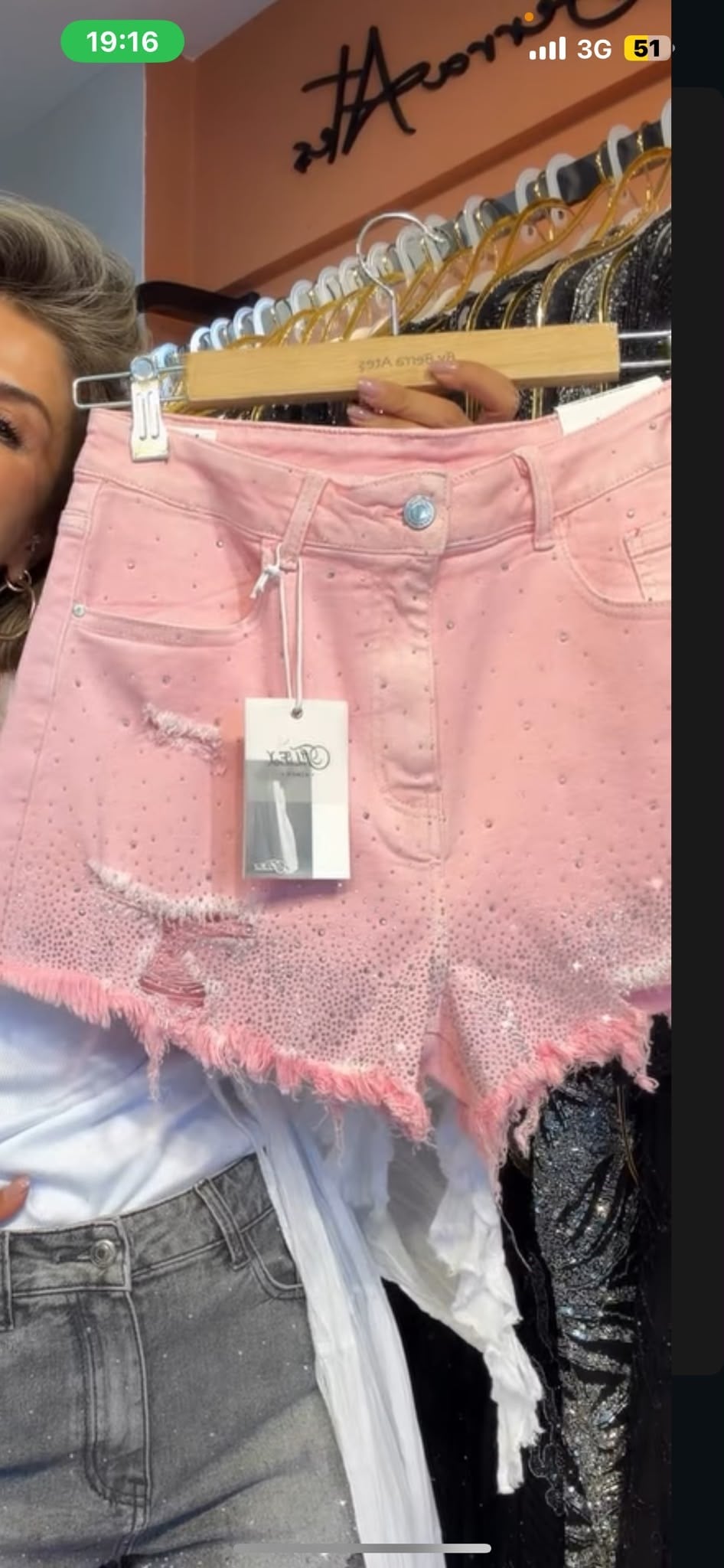 Pembe Taşlı Şort