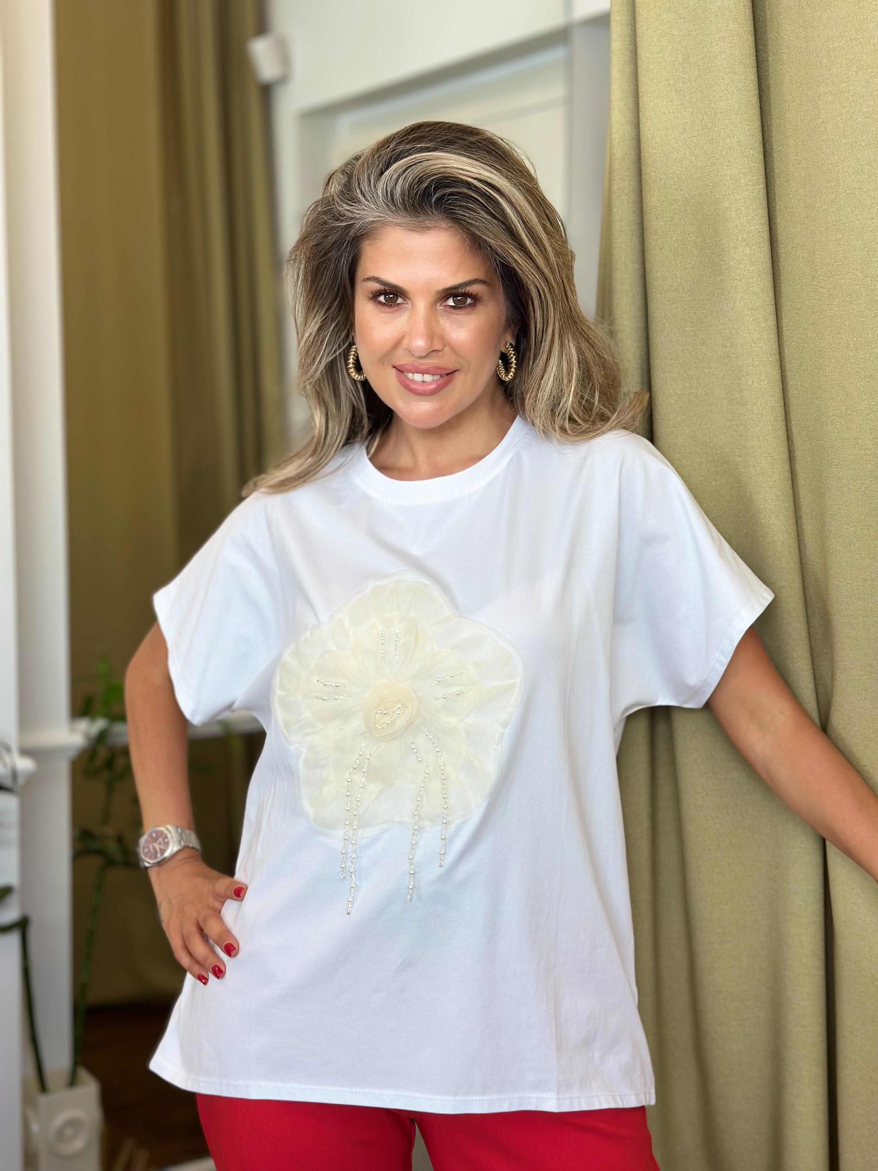 Beyaz Çiçekli Tişört