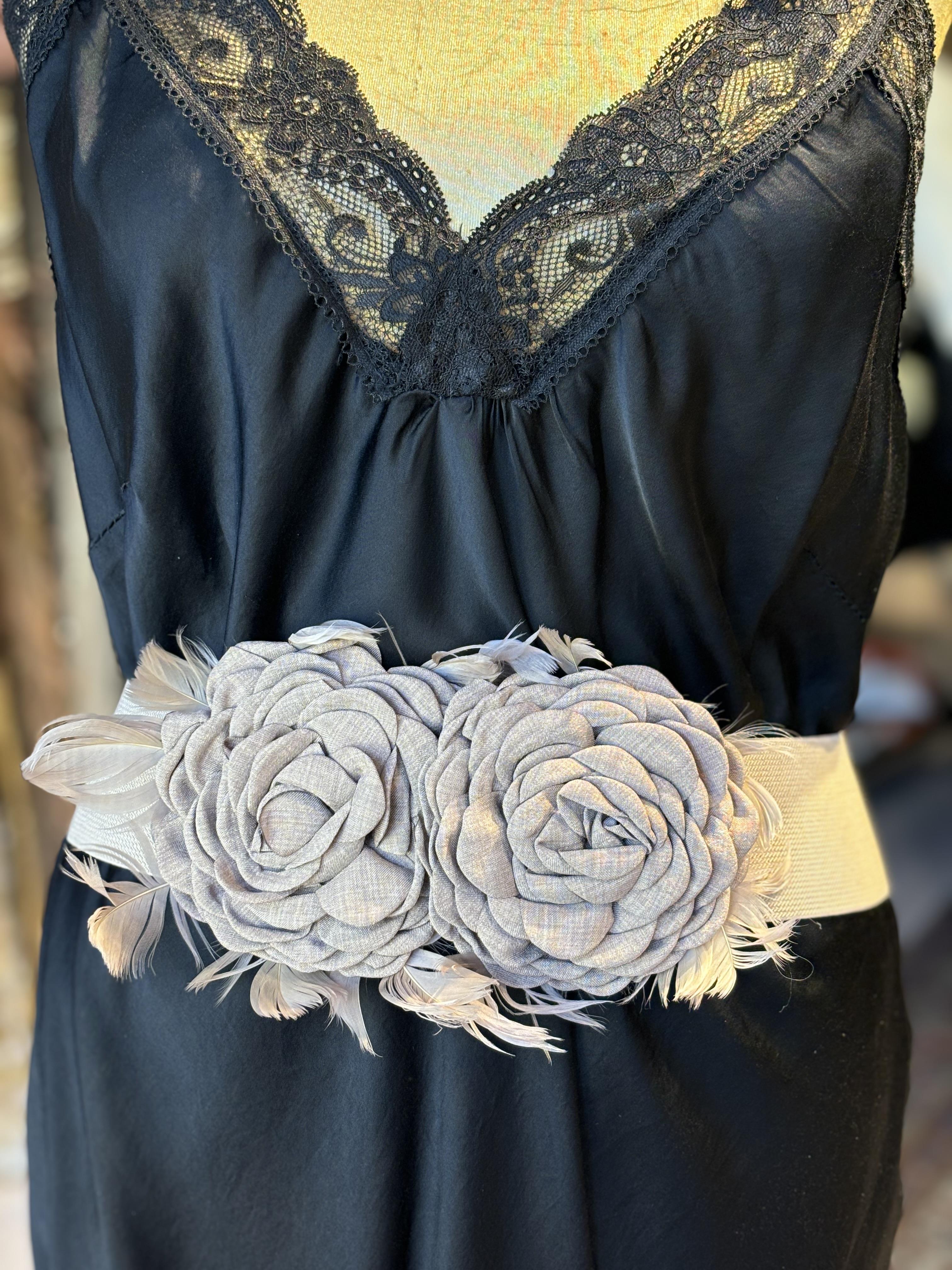 Gül Lastikli Kemer Bej