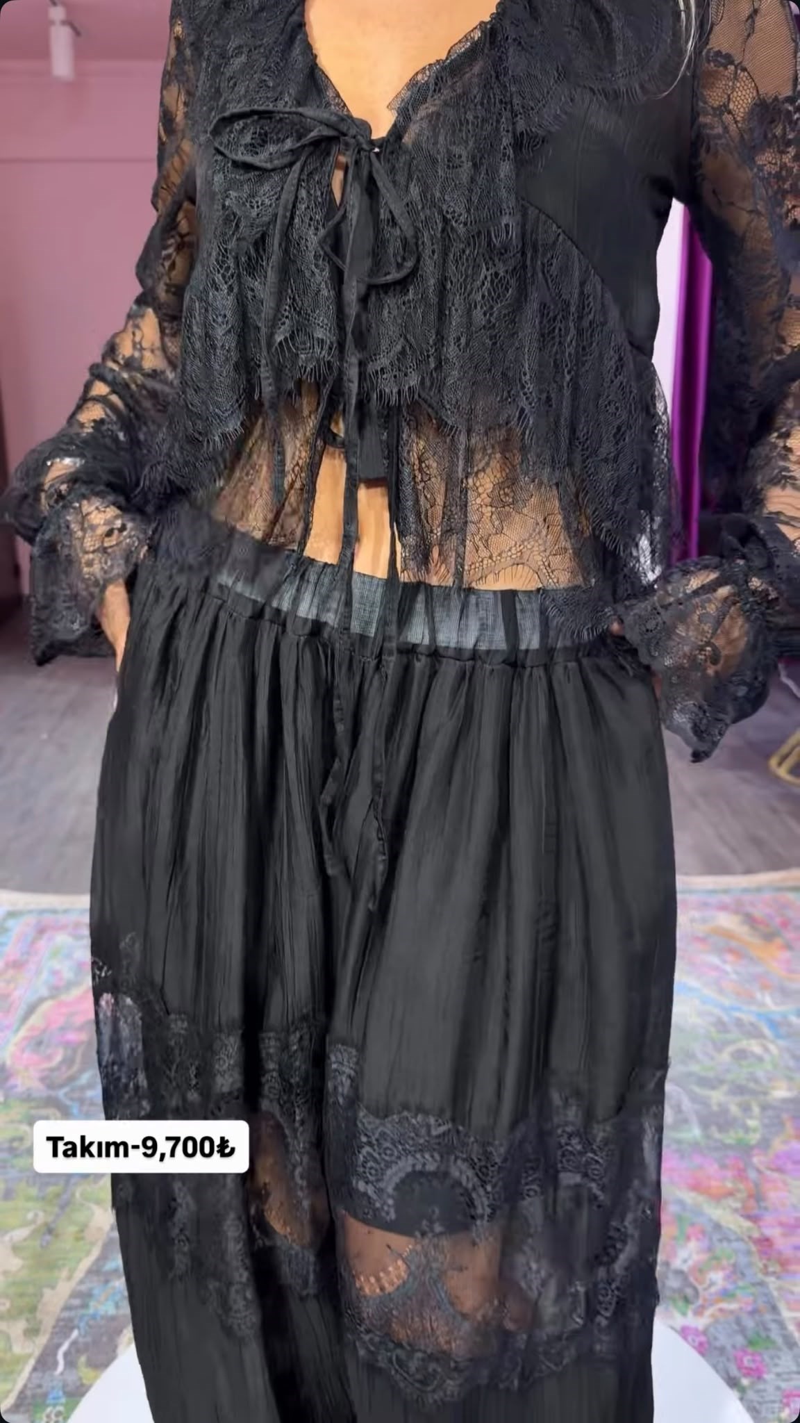 Siyah Dantelli Takım