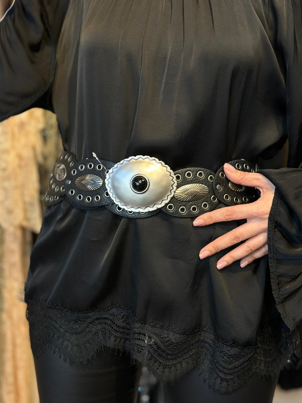 Siyah Tokalı Deri Kemer