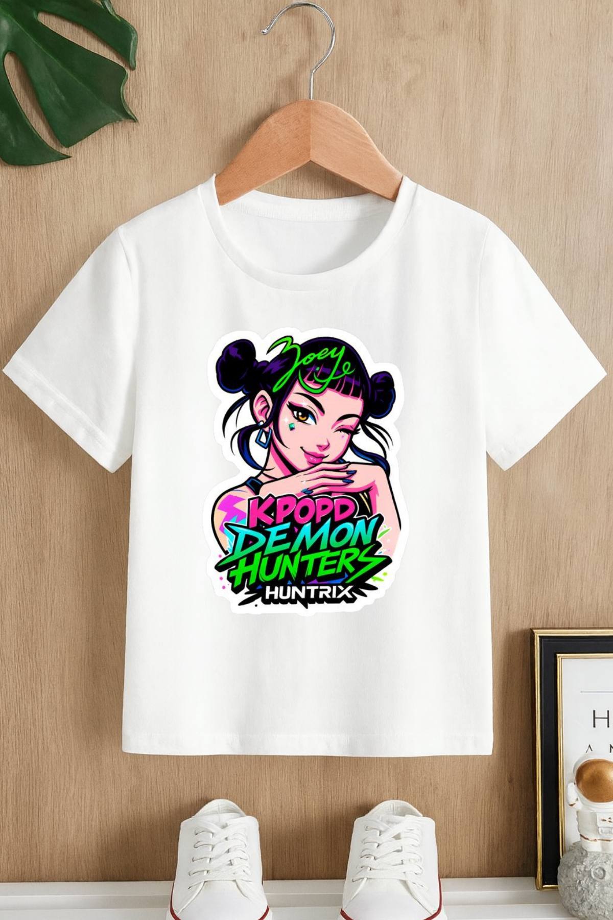 K-Pop Demon Hunters Zoey Baskılı Beyaz Tişört