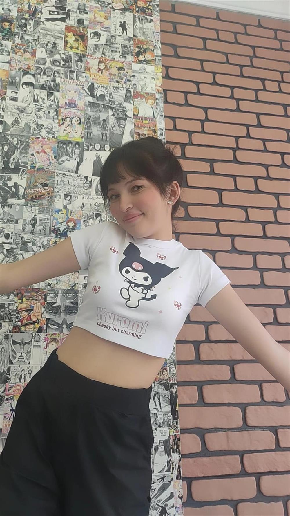 Kuromi Beyaz Crop Tshirt Kuromi Cheeky Baskılı Dar Kalıp  Beyaz Crop tişört
