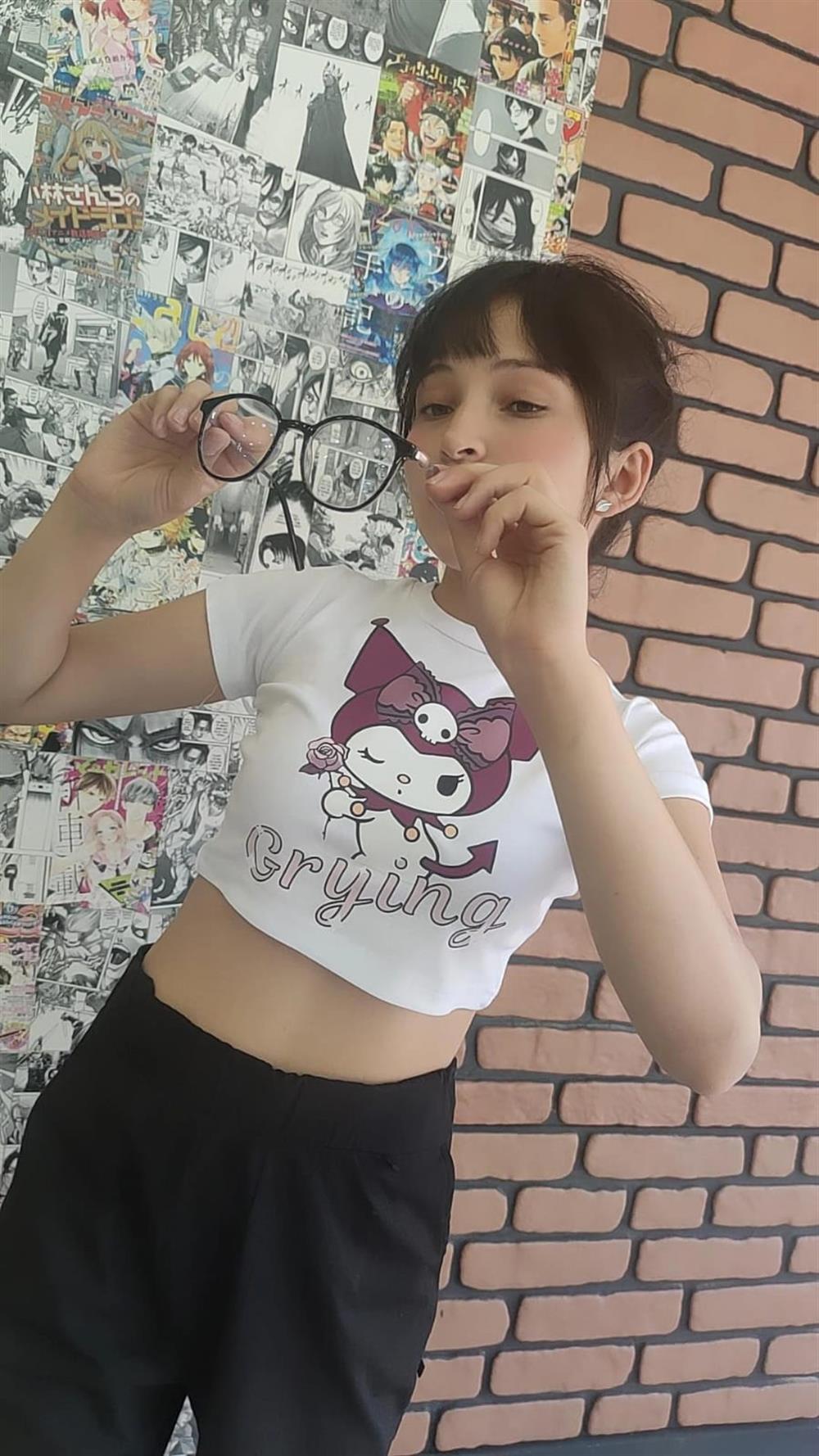 Kuromi Crop Kuromi Grying Baskılı Dar Kalıp Beyaz Crop Tişört