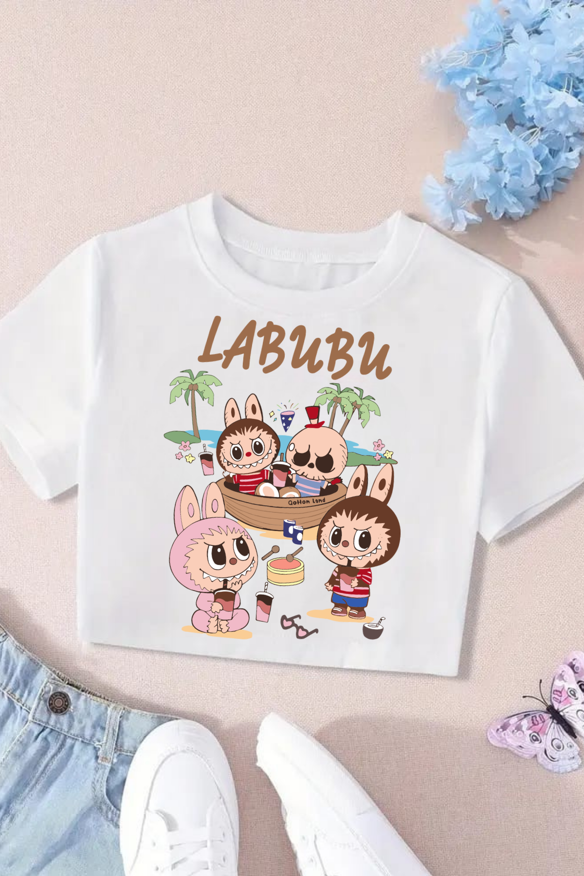Labubu Beach Baskılı Beyaz Crop Dar Kalıp Crop Top