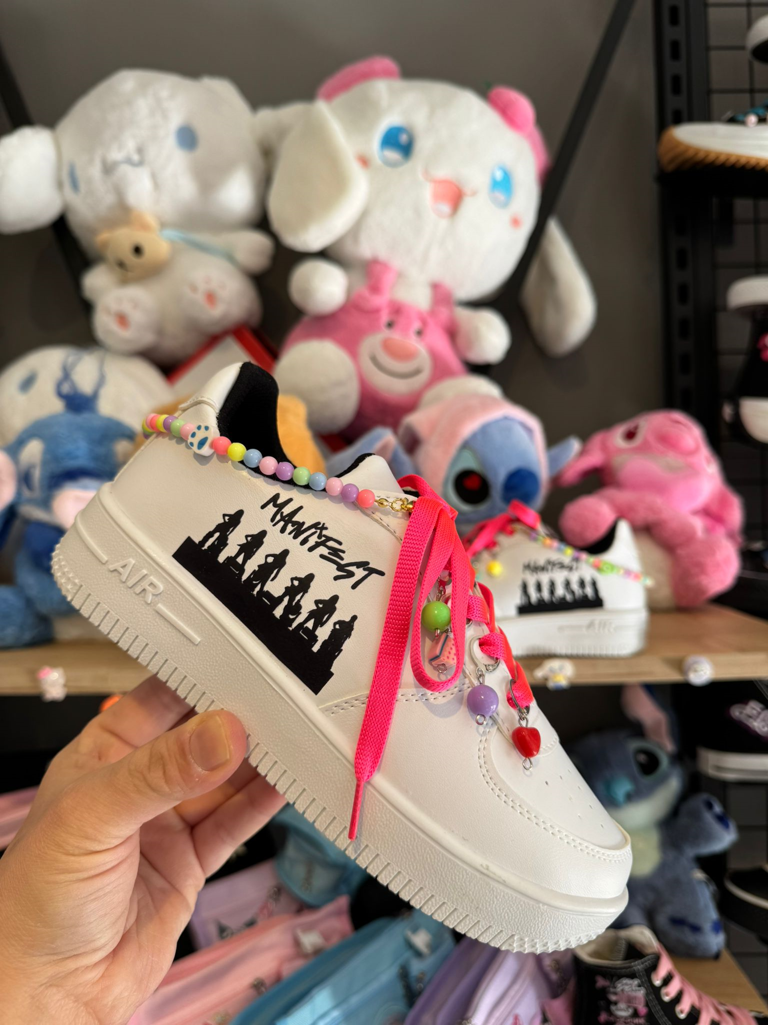 Manifest Baskılı Beyaz Boncuk Ve Halhallı Spor Ayakkabı Sneaker