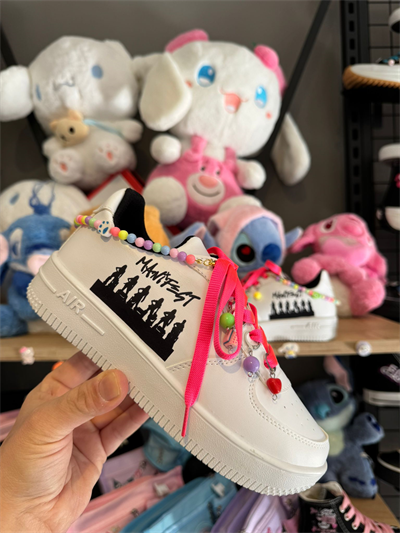 Manifest Baskılı Beyaz Boncuk Ve Halhallı Spor Ayakkabı Sneaker
