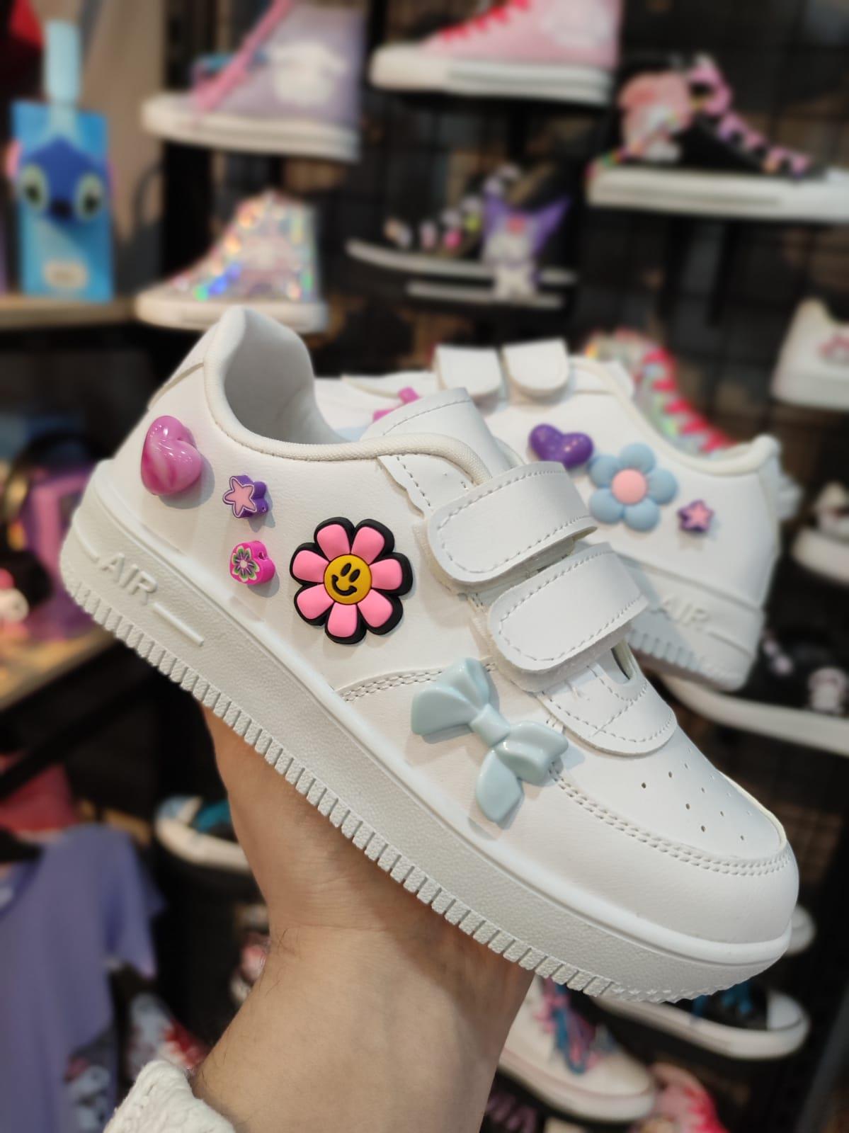 3D Süslemeli Beyaz Çırtlı Çocuk Ayakkabısı Sneaker