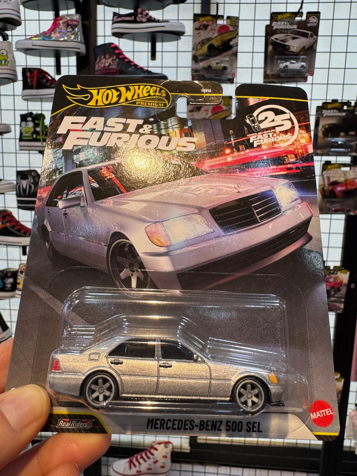 Hot Wheels Preimum Mersedes 500 Sel Seri Lisanslı Araba