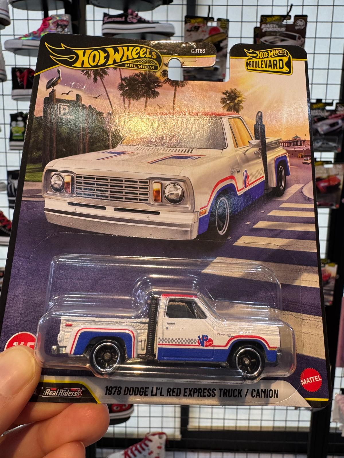 Hot Wheels Preimum Seri Lisanslı Araba(kmyn)