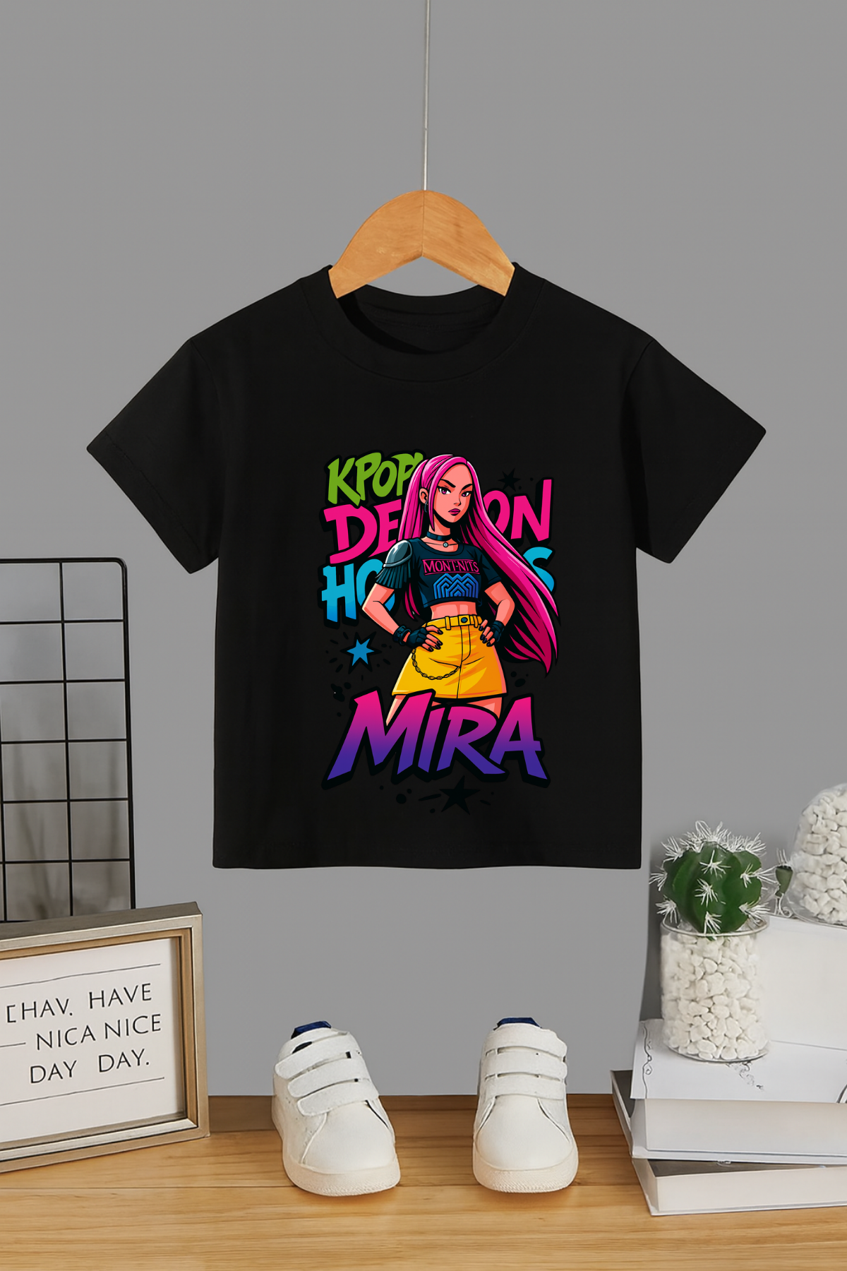 K-Pop Demon Hunters Mira Baskılı Siyah Tişört