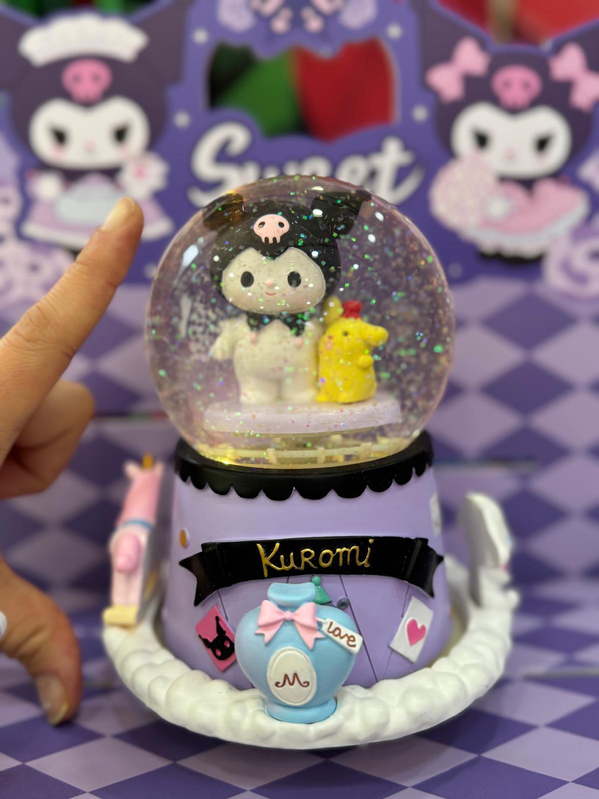 Kuromi Büyük Boy Dönen  Işıklı Ve Müzikli Kar Küresi