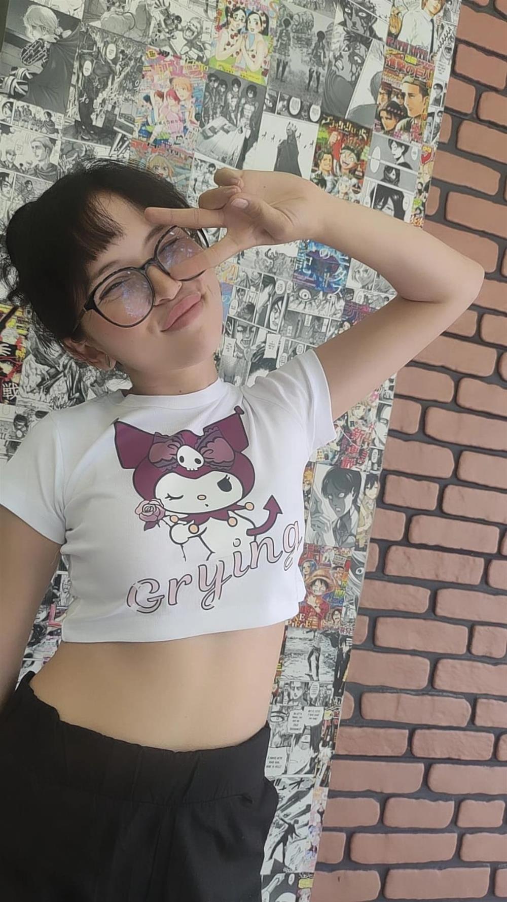 Kuromi Crop Kuromi Grying Baskılı Dar Kalıp Beyaz Crop Tişört