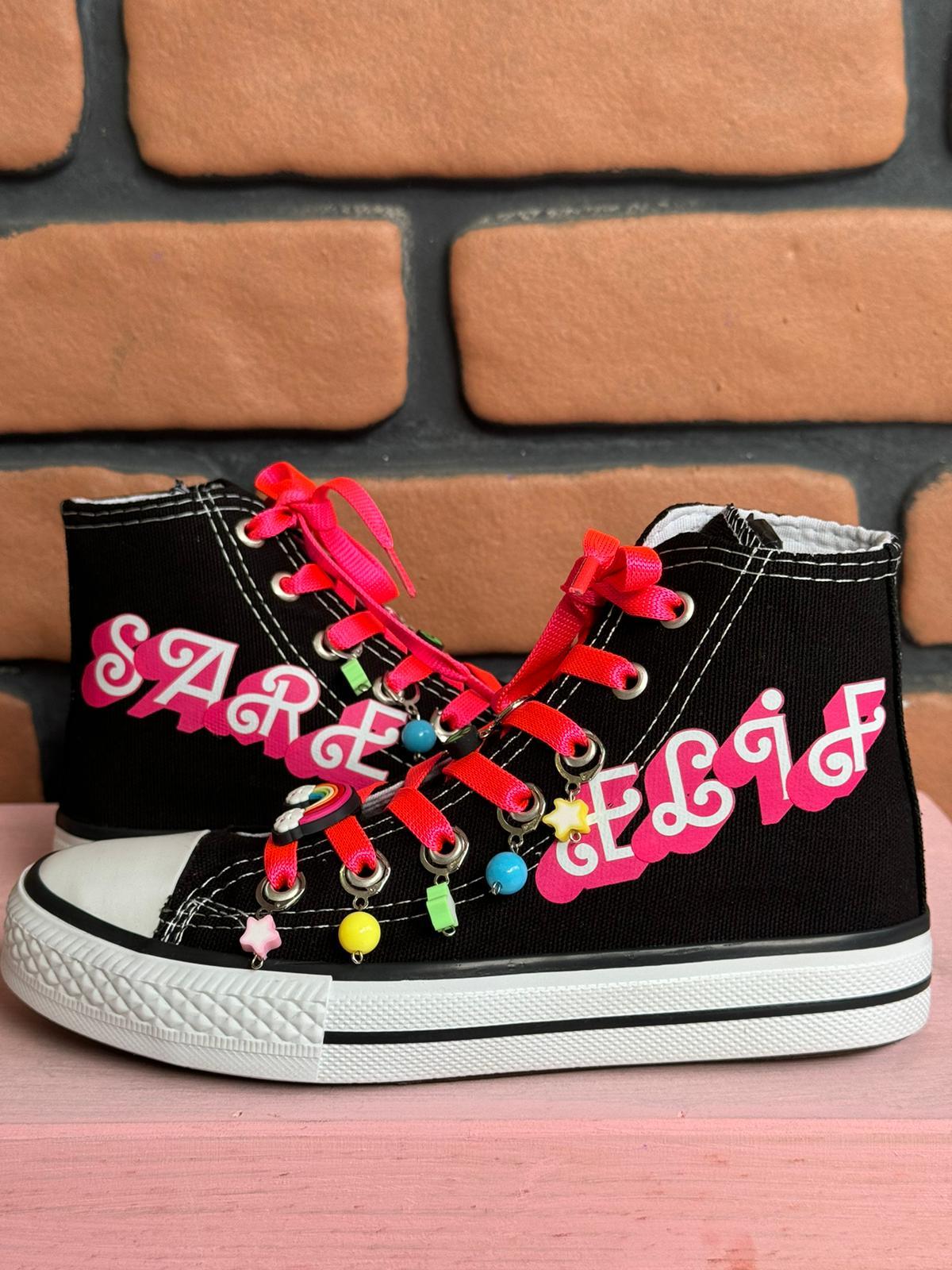 Özel Pembe Renk İsim Yazılı Boncuklu Ve Süslemeli Siyah Spor Ayakkabı Sneakler