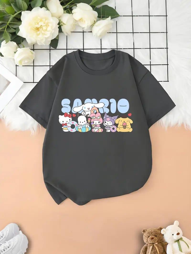 Sanrio Yazılı Tüm Karakter Baskılı Siyah Tişört 