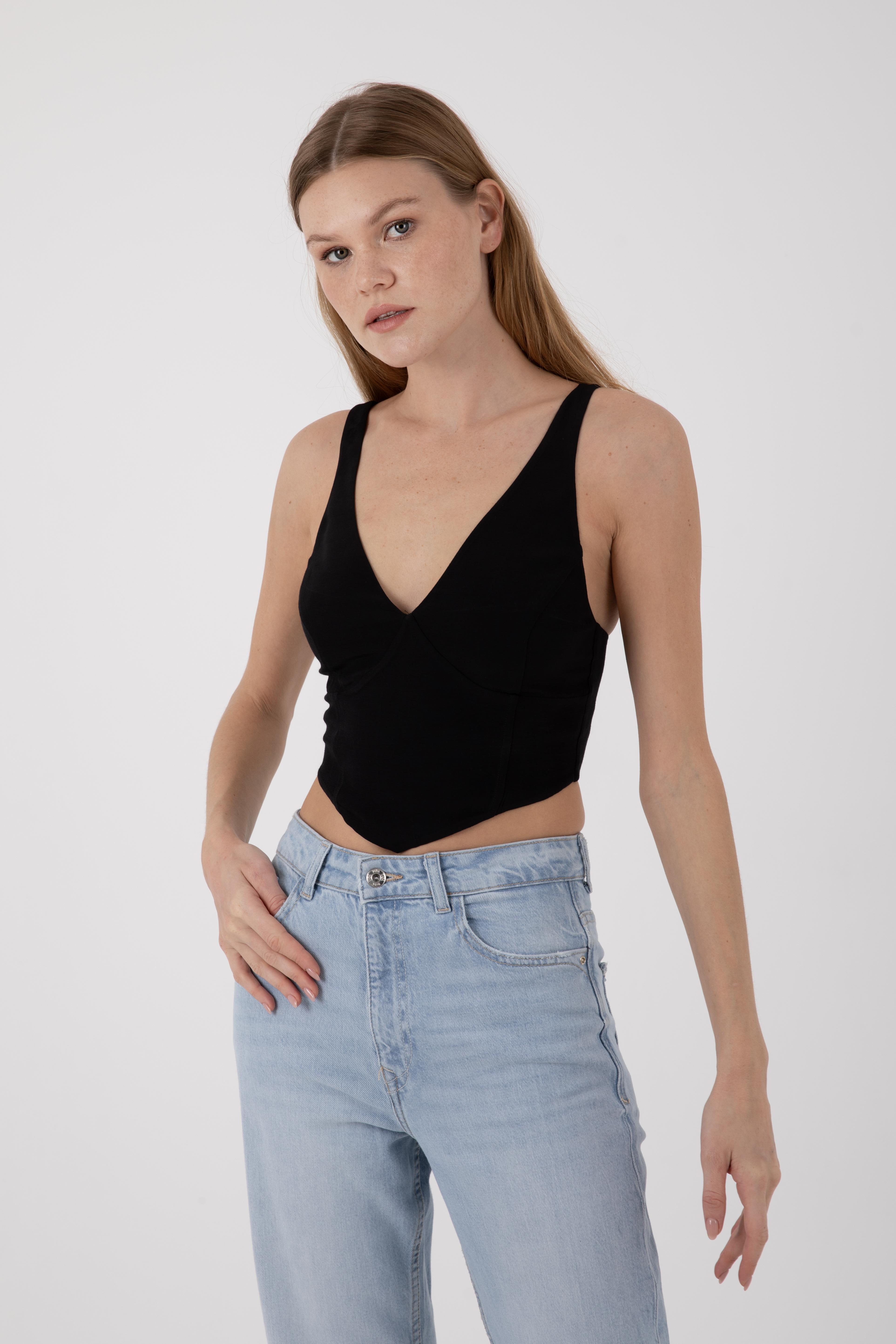 Sırtı Gipe Detaylı Askılı Ön-arka Asimetrik Astarlı Crop Bluz