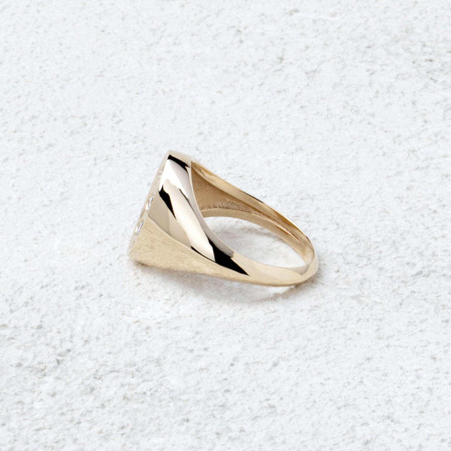 Oval Signet Pırlanta Yüzük