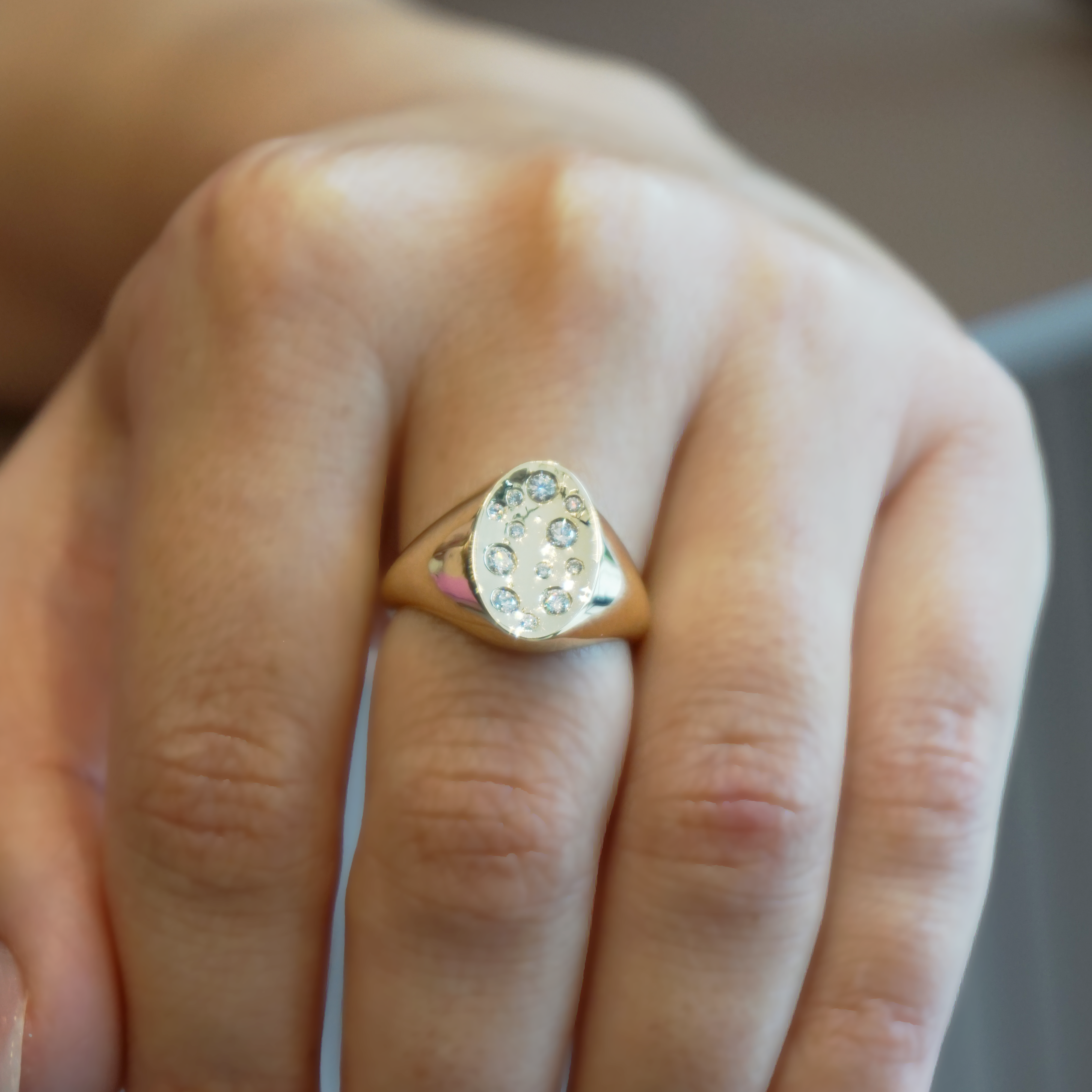 Oval Signet Pırlanta Yüzük