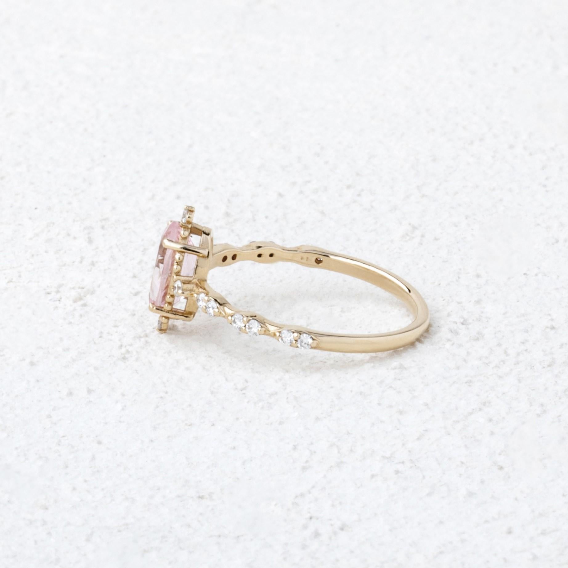 Pink Queen Morganite Pırlanta Tektaş Yüzük