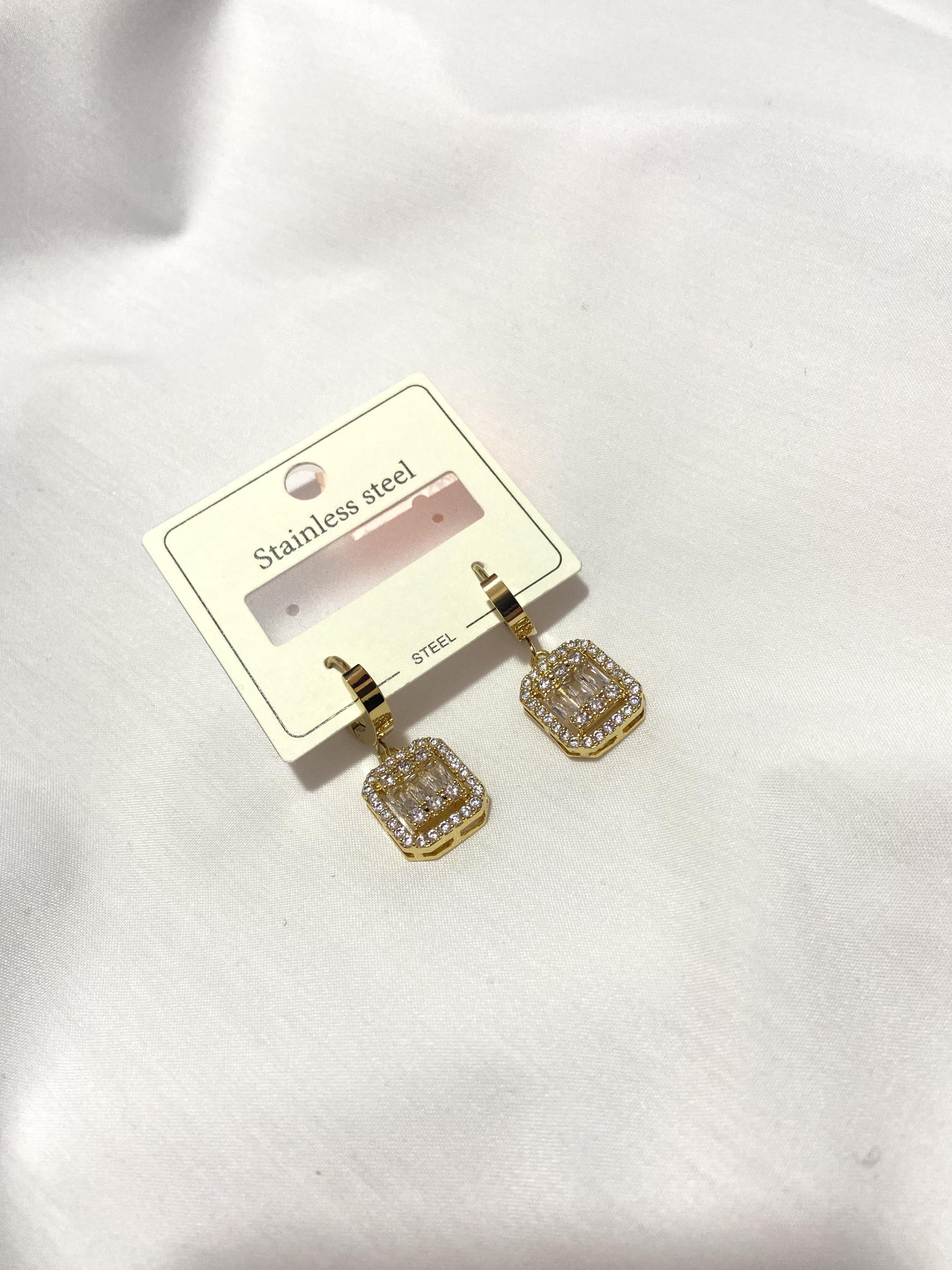 Baget Taşlı Çelik Gold Küpe