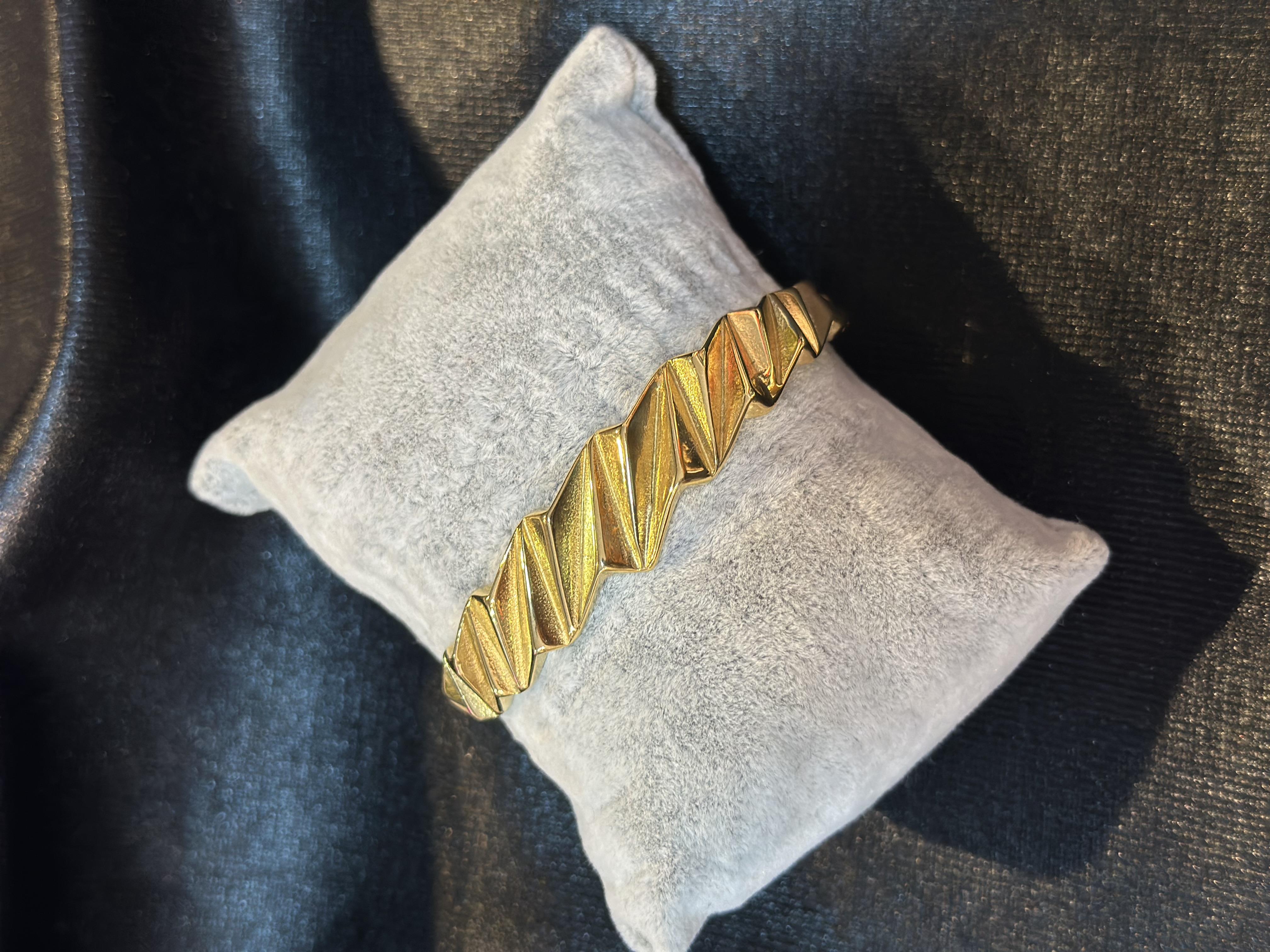 Çelik Desenli Zikzak Bilezik