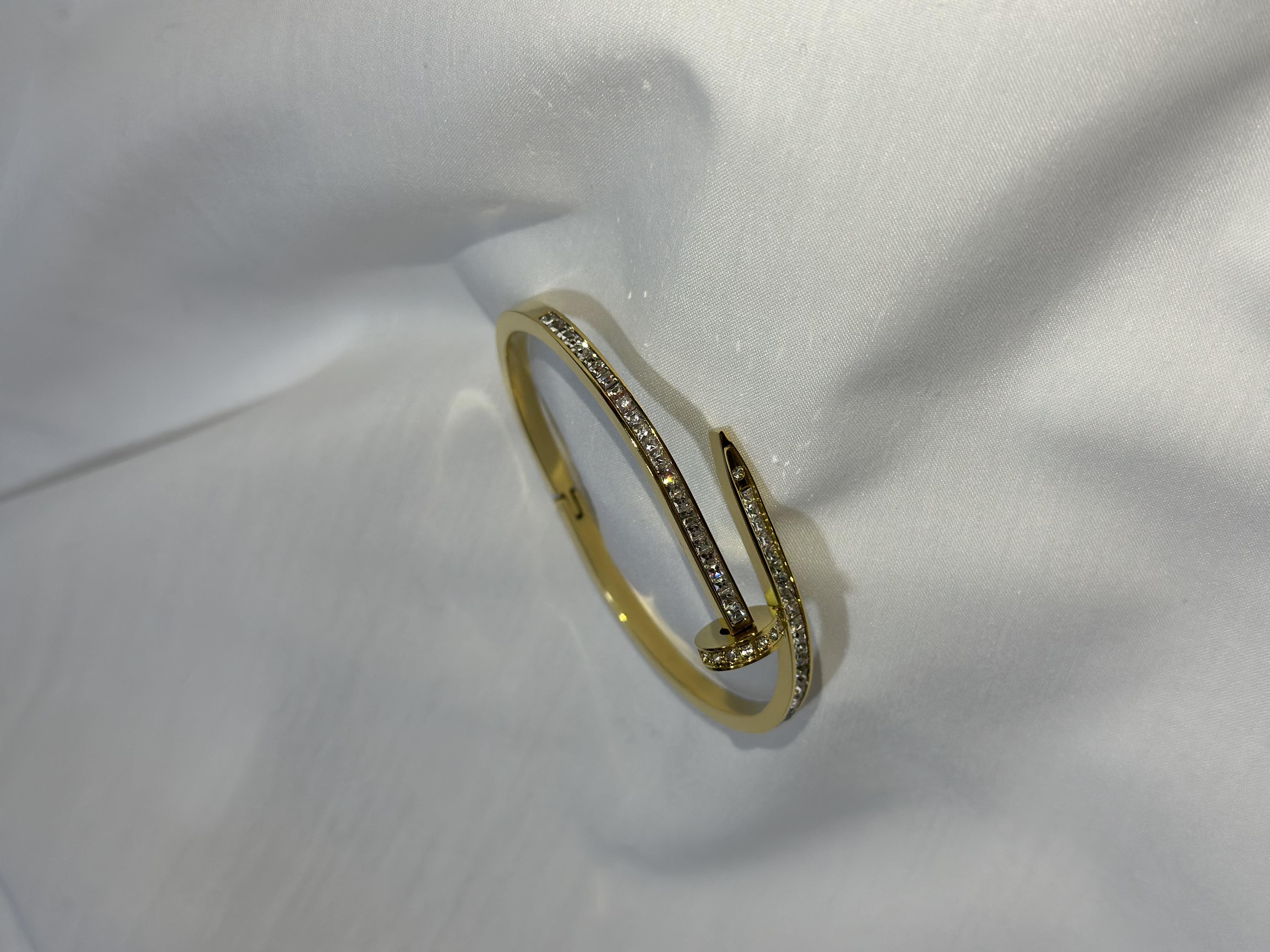 Çivi Model Taşlı Gold Çelik Bileklik1