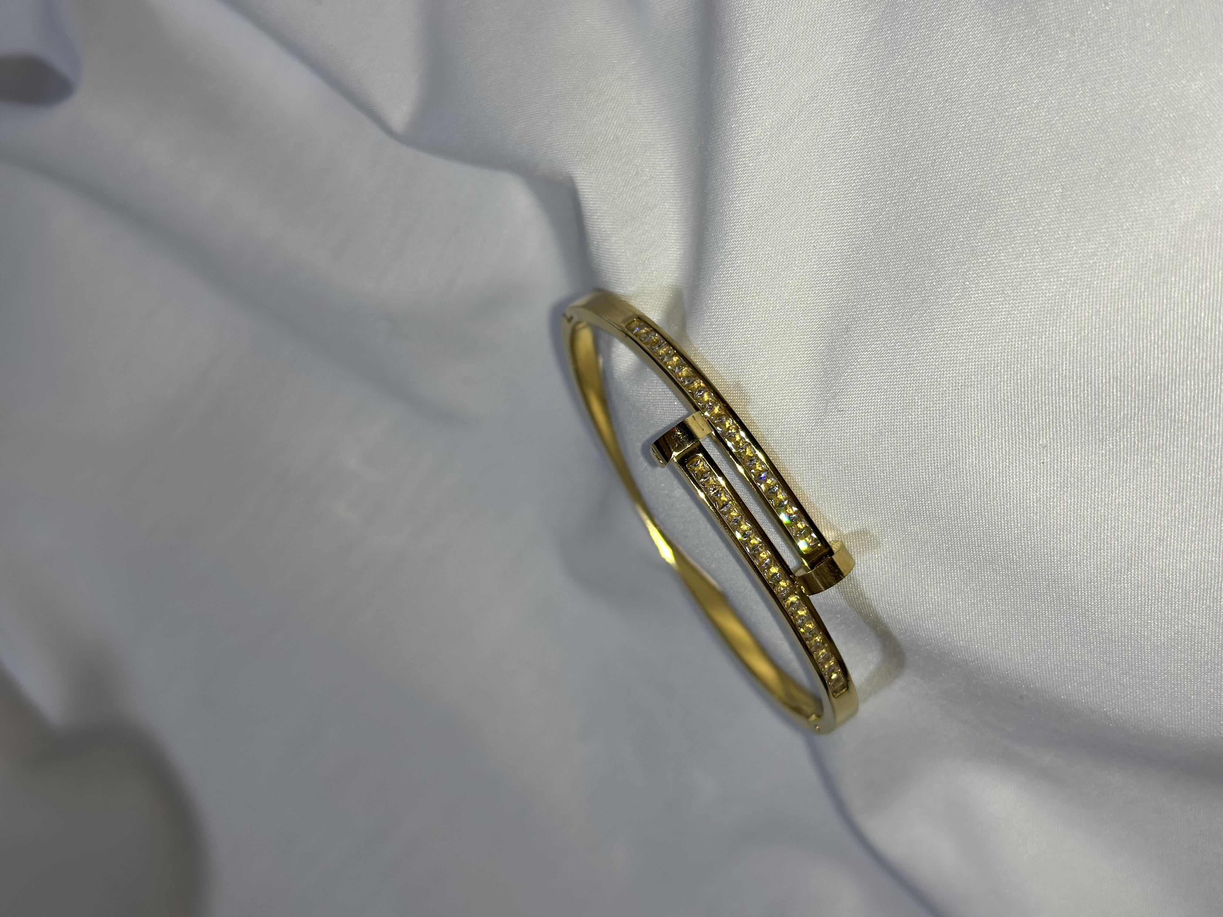 Çivi Model Taşlı Gold Çelik Bileklik2