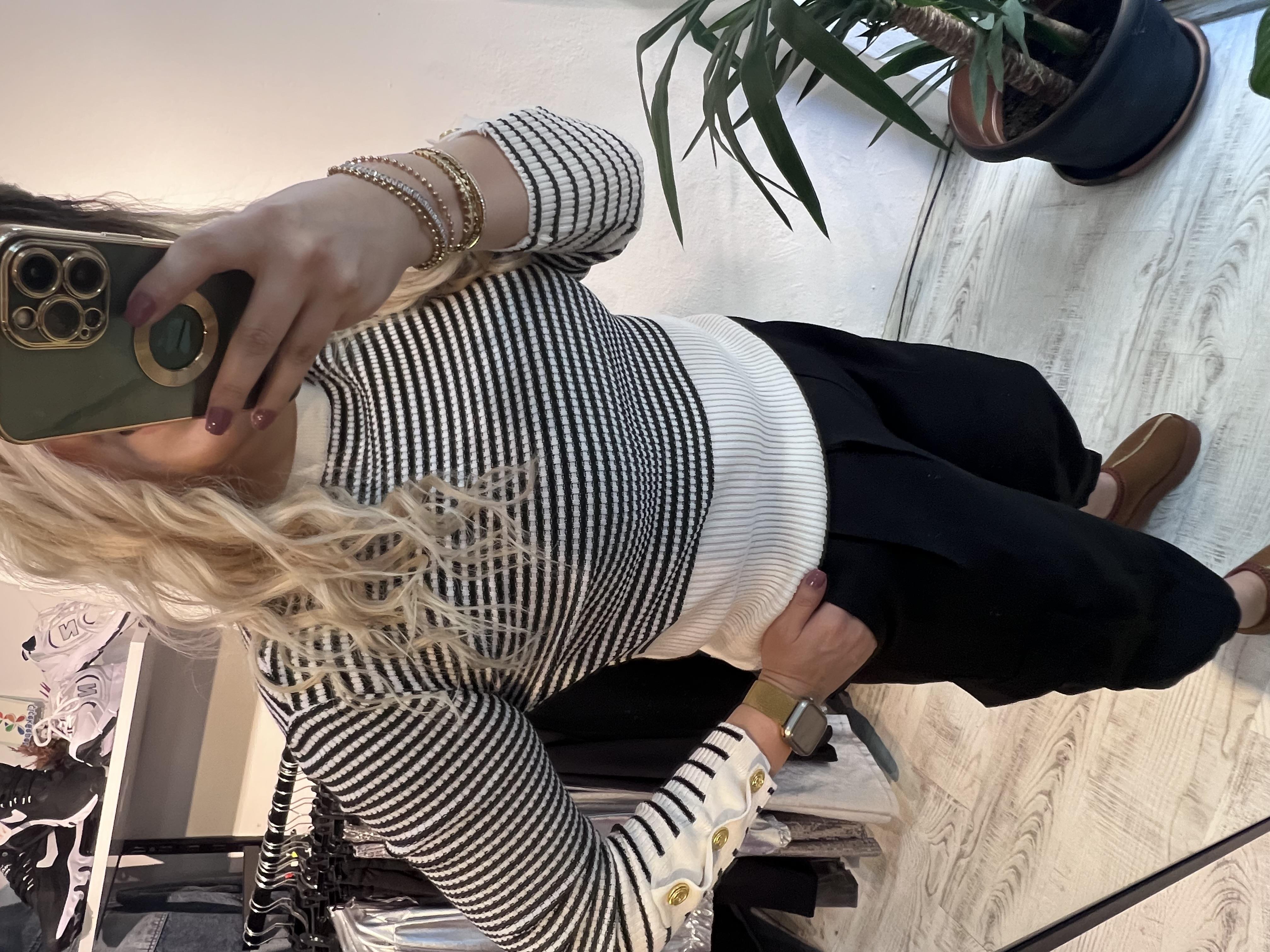 Çizgili Siyah Kolları Krem Triko