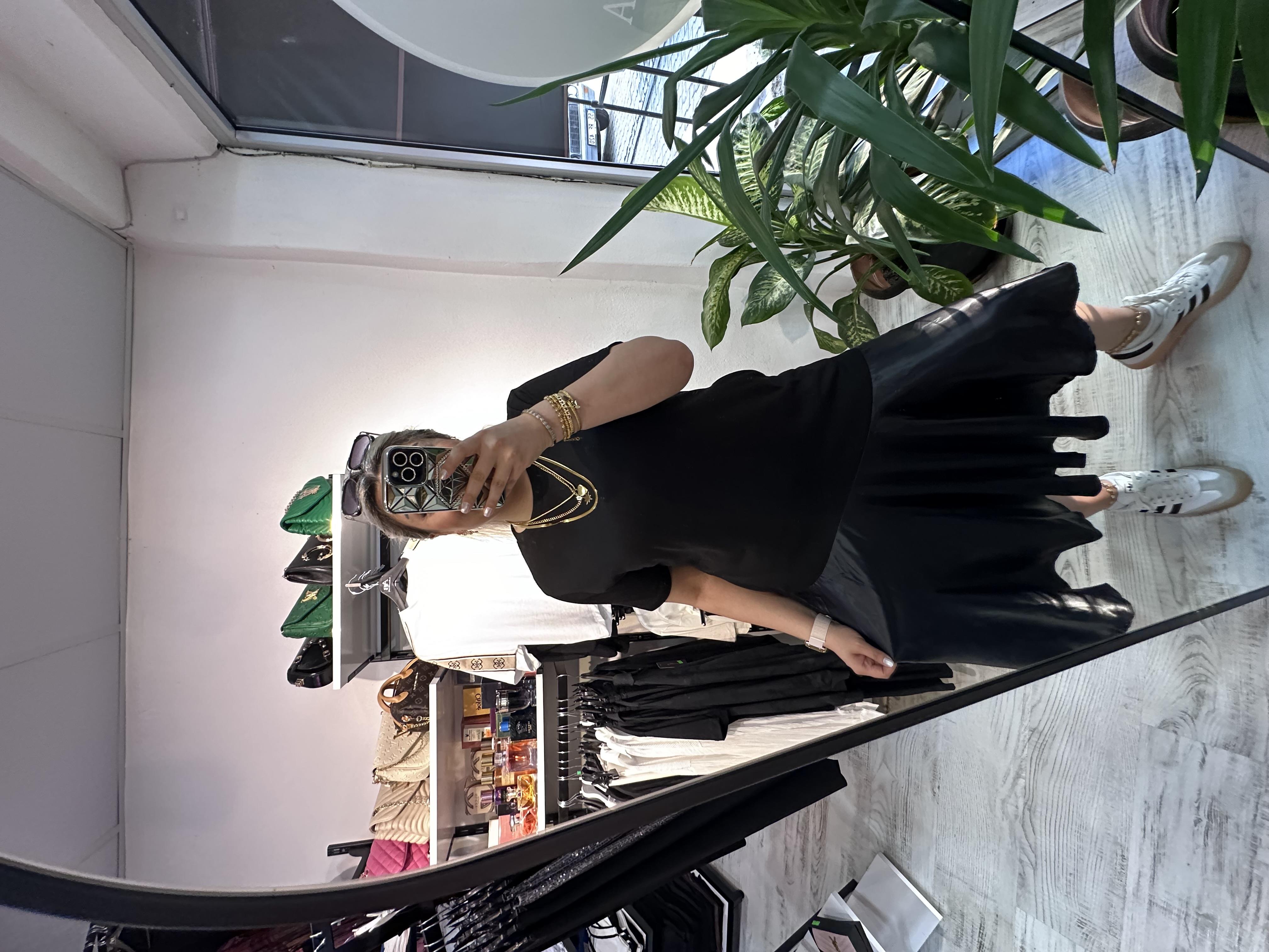 Etek Ucu Saten Volanlı Marka Model Elbise